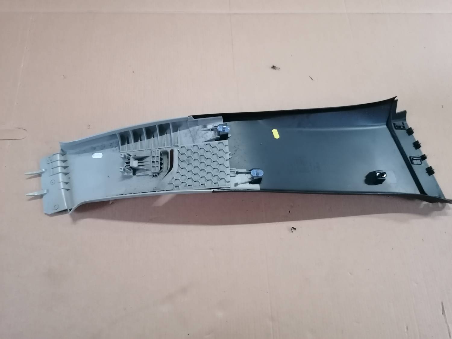 Vidējas salona statnes apdare priekš OPEL INSIGNIA SPORTS TOURER 2013 3 Vidējas salona statnes apdare priekš OPEL INSIGNIA SPORTS TOURER 2013