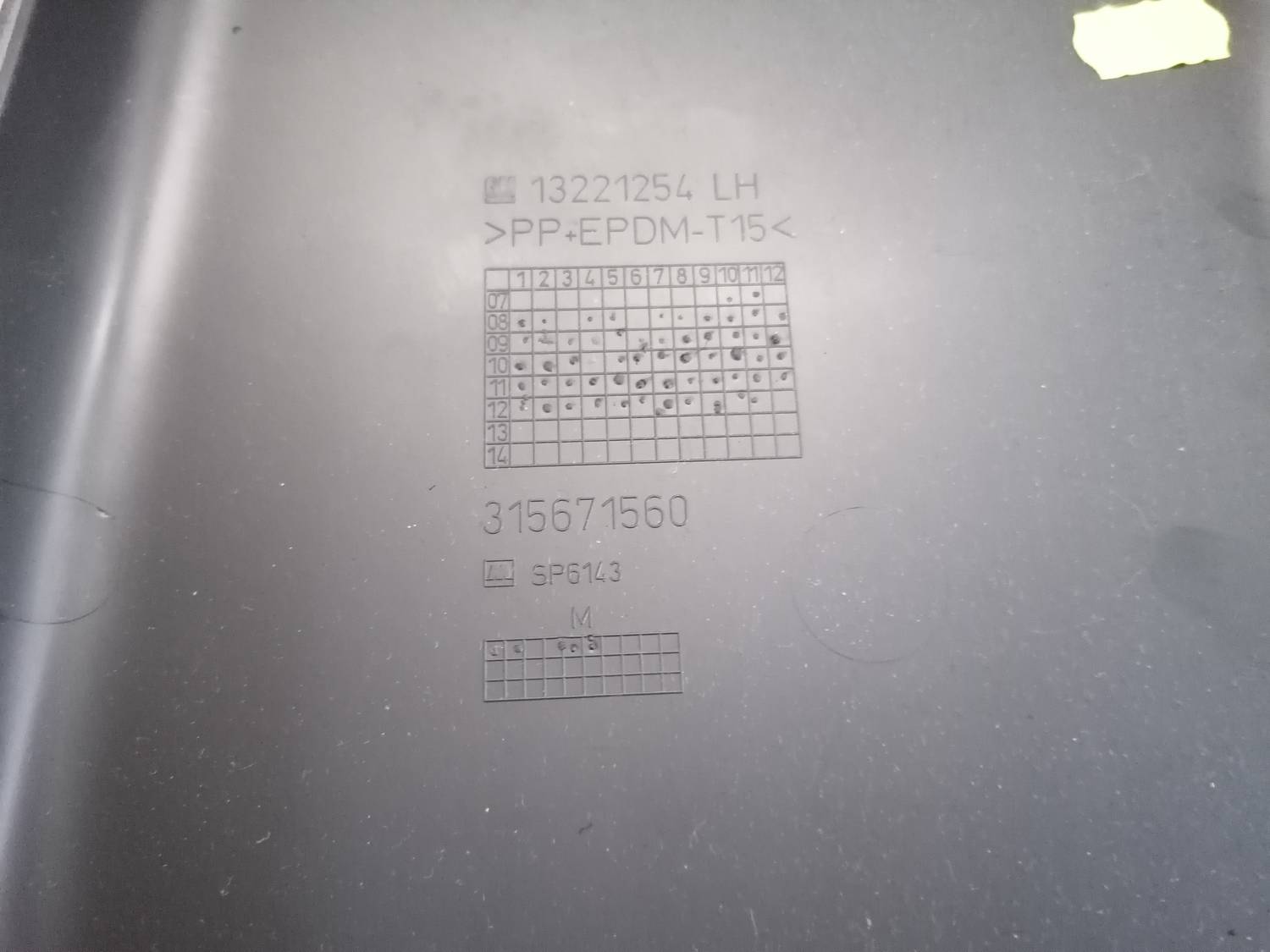 Vidējas salona statnes apdare priekš OPEL INSIGNIA SPORTS TOURER 2013 4 Vidējas salona statnes apdare priekš OPEL INSIGNIA SPORTS TOURER 2013