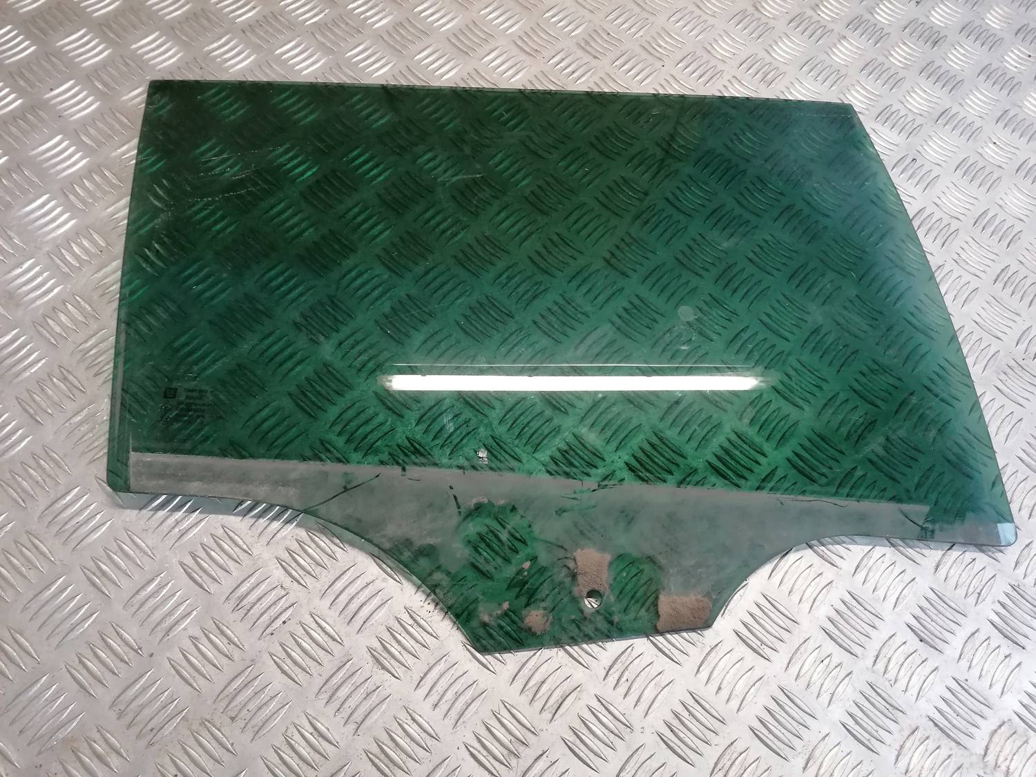 Aizmugurējo labo durvju stikls priekš OPEL INSIGNIA SPORTS TOURER 2013 1 Aizmugurējo labo durvju stikls priekš OPEL INSIGNIA SPORTS TOURER 2013