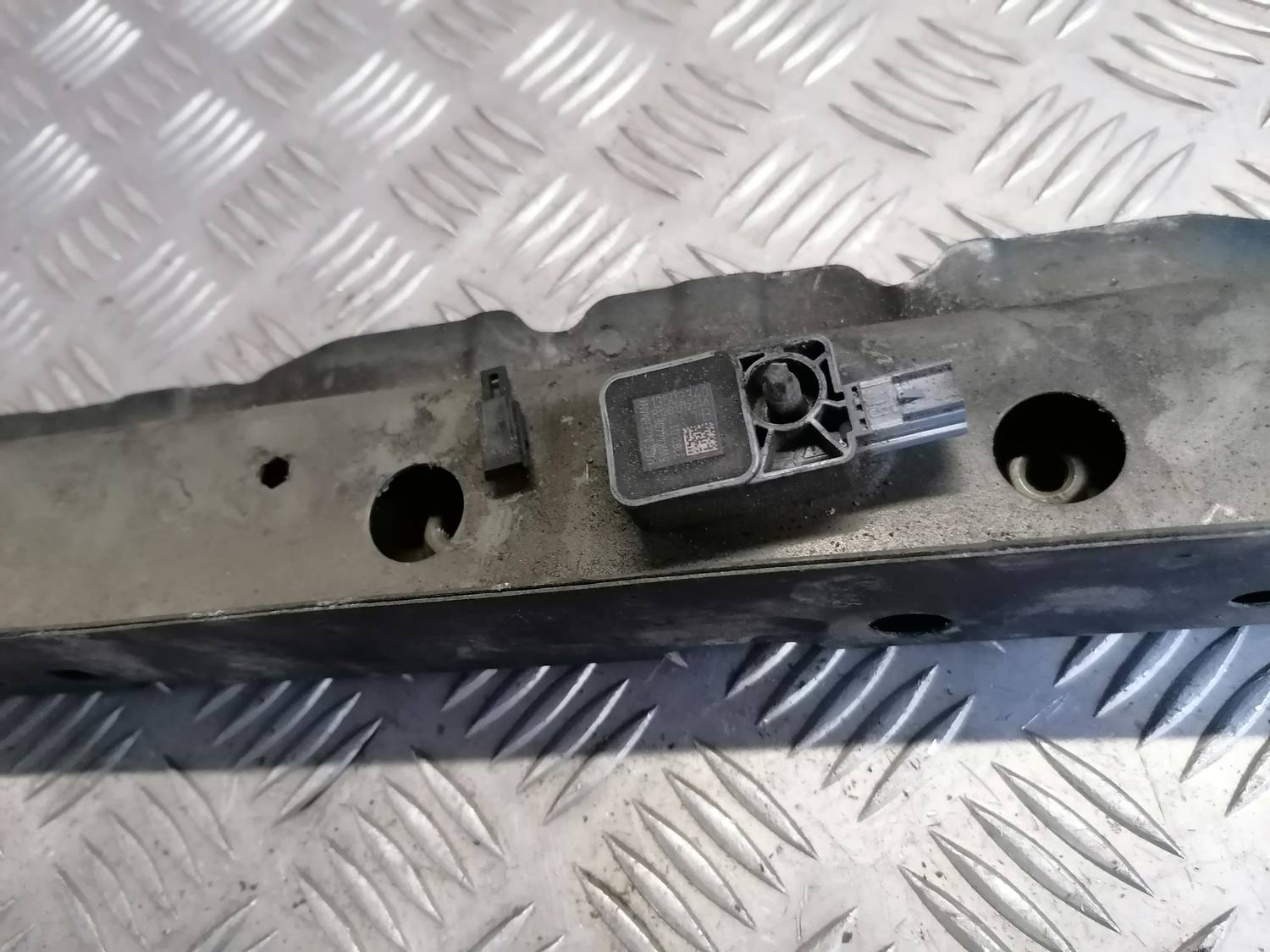 Priekšējā radiatora rāmja augšēja daļa priekš OPEL INSIGNIA SPORTS TOURER 2013 5 Priekšējā radiatora rāmja augšēja daļa priekš OPEL INSIGNIA SPORTS TOURER 2013