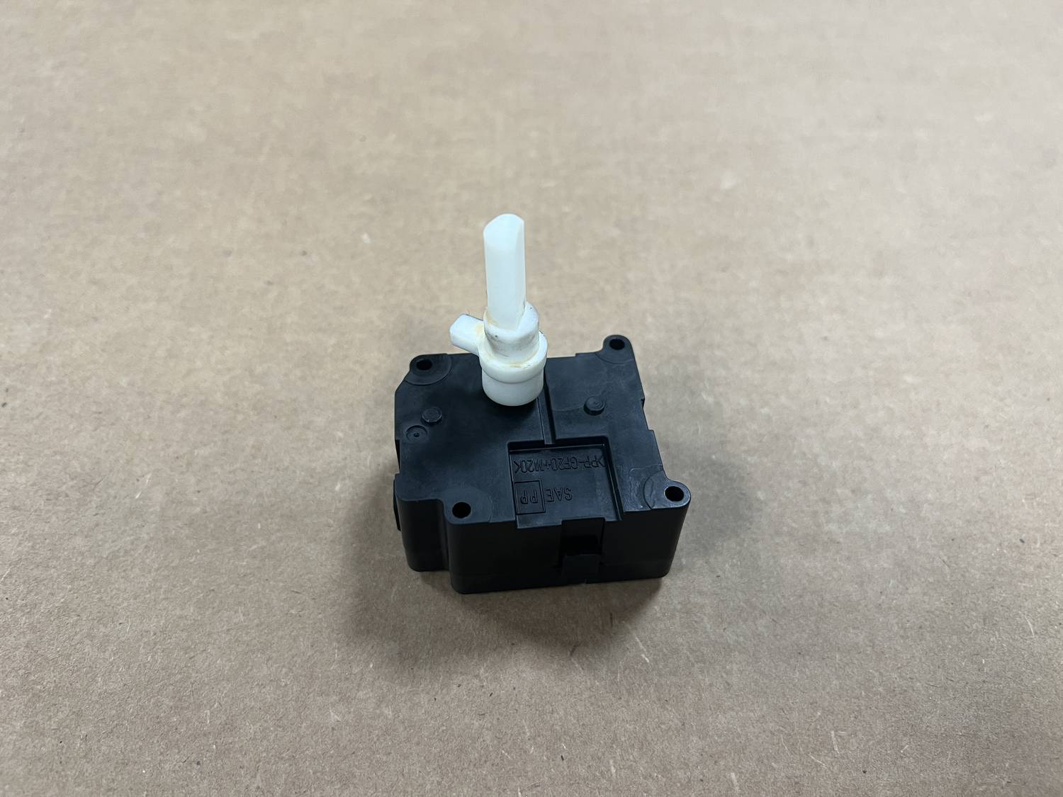 Apsildes sistēmas aktuators priekš VW PHAETON 2003 2 Apsildes sistēmas aktuators priekš VW PHAETON 2003