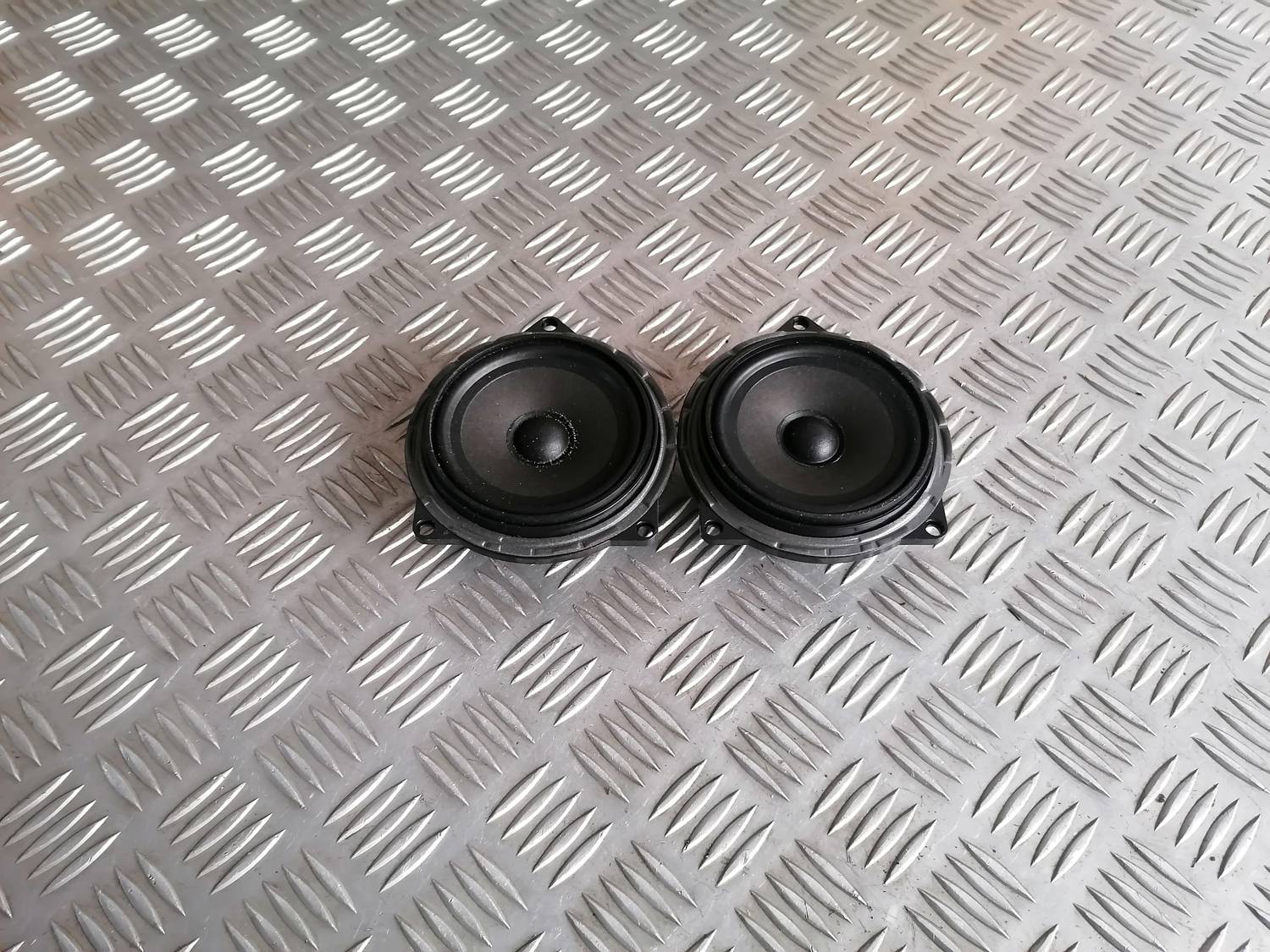 Durvju skaļrunis, apakšā priekš BMW 318D E91 2008 TOURING 1 Durvju skaļrunis, apakšā priekš BMW 318D E91 2008 TOURING