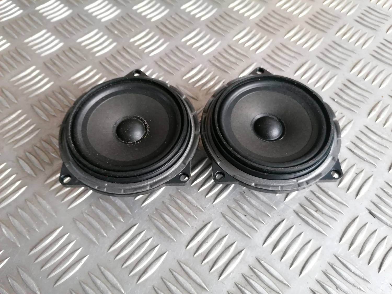 Durvju skaļrunis, apakšā priekš BMW 318D E91 2008 TOURING 2 Durvju skaļrunis, apakšā priekš BMW 318D E91 2008 TOURING