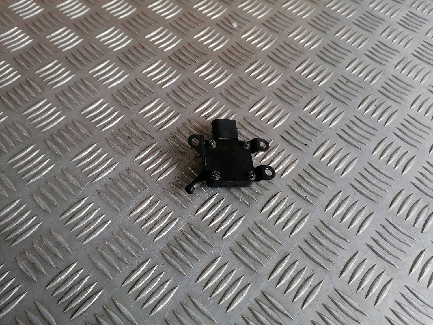 Izplūdes gāzu spiediena sensors priekš BMW 318D E91 2008 TOURING 2 Izplūdes gāzu spiediena sensors priekš BMW 318D E91 2008 TOURING