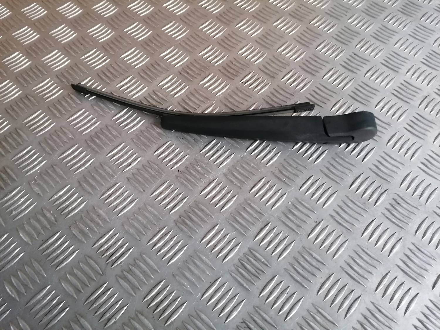 Aizmugurējā loga tīrītāja slotiņa priekš BMW 318D E91 2008 TOURING