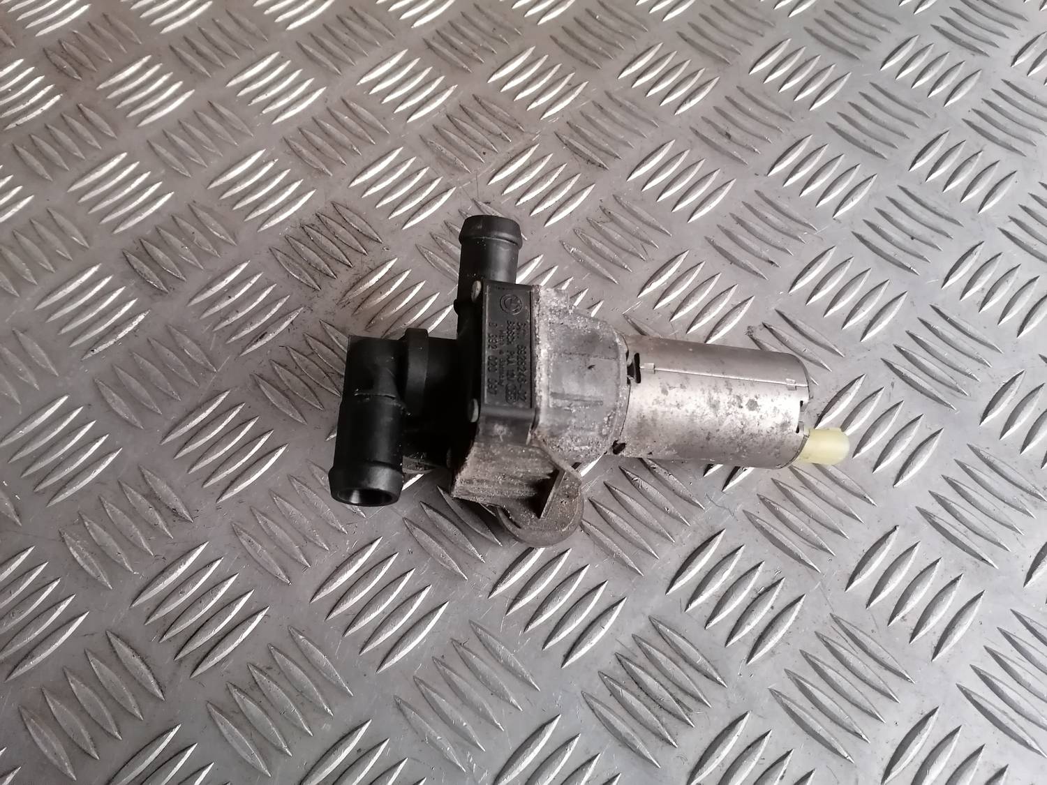 Papildus elektriskais ūdens sūknis priekš BMW 318D E91 2008 TOURING 2 Papildus elektriskais ūdens sūknis priekš BMW 318D E91 2008 TOURING