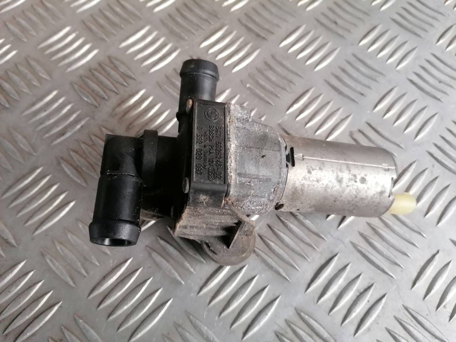 Papildus elektriskais ūdens sūknis priekš BMW 318D E91 2008 TOURING 3 Papildus elektriskais ūdens sūknis priekš BMW 318D E91 2008 TOURING