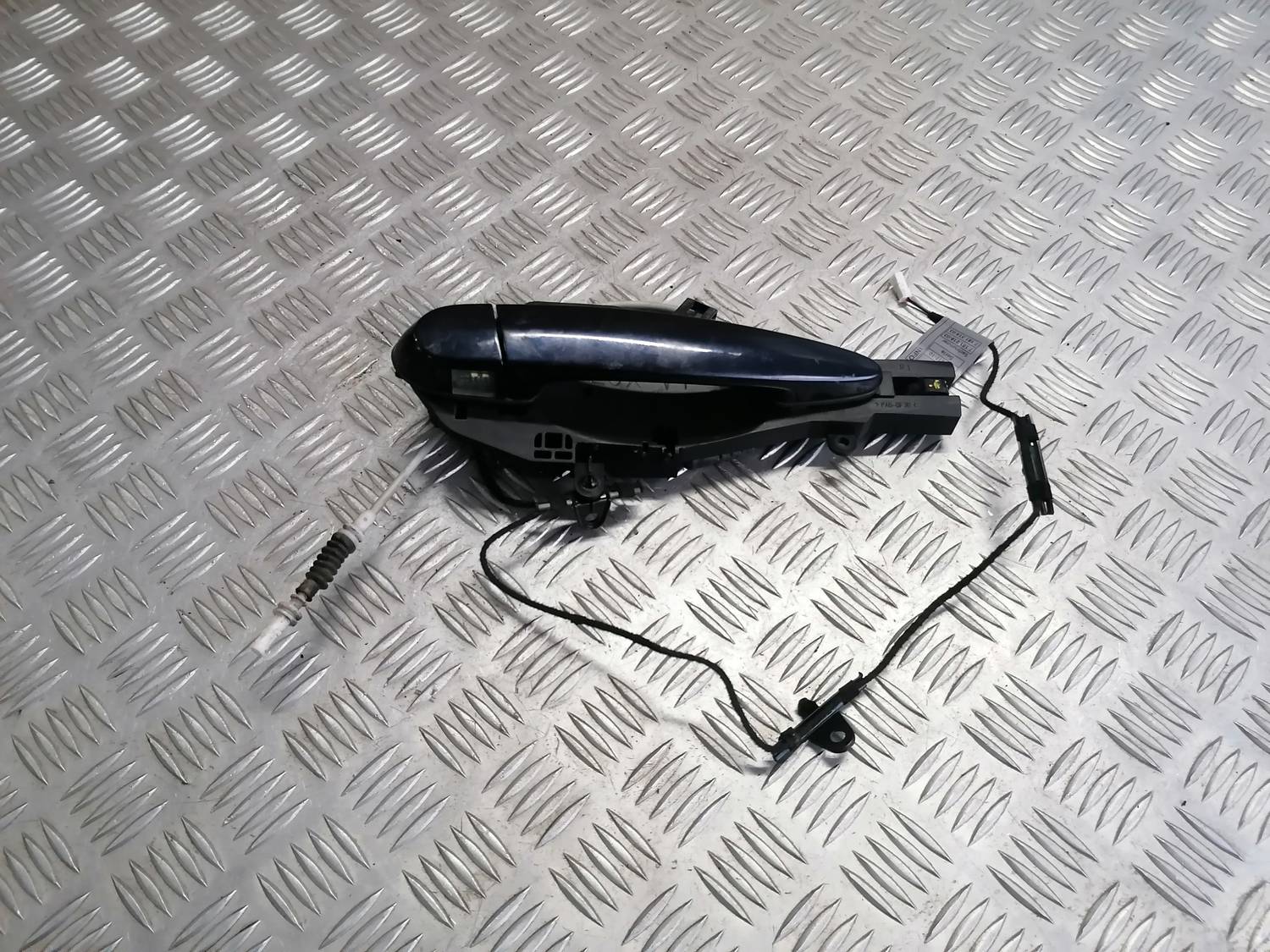 Priekšējāis labais durvju rokturis priekš BMW 318D E91 2008 TOURING 1 Priekšējāis labais durvju rokturis priekš BMW 318D E91 2008 TOURING