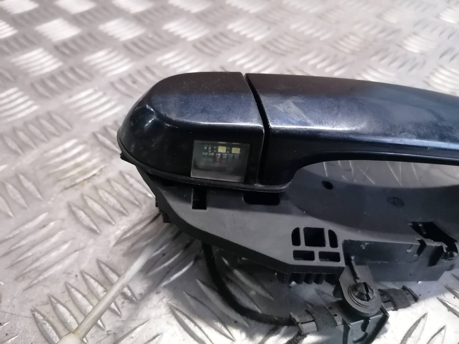 Priekšējāis labais durvju rokturis priekš BMW 318D E91 2008 TOURING 3 Priekšējāis labais durvju rokturis priekš BMW 318D E91 2008 TOURING