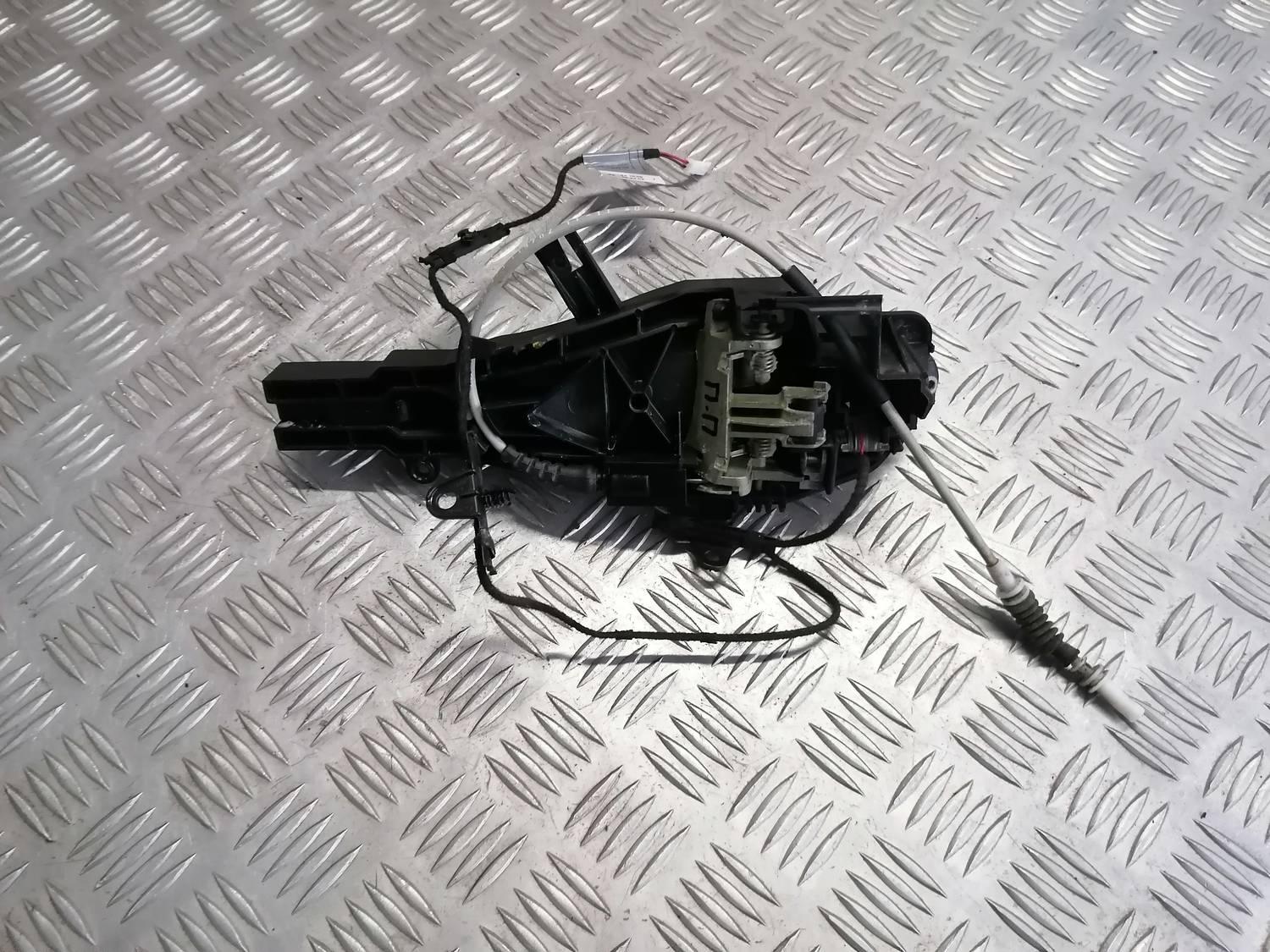 Priekšējāis labais durvju rokturis priekš BMW 318D E91 2008 TOURING 4 Priekšējāis labais durvju rokturis priekš BMW 318D E91 2008 TOURING