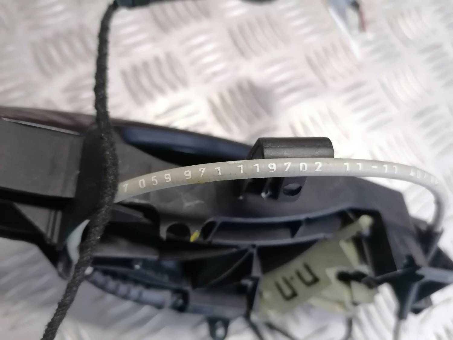 Priekšējāis labais durvju rokturis priekš BMW 318D E91 2008 TOURING 6 Priekšējāis labais durvju rokturis priekš BMW 318D E91 2008 TOURING