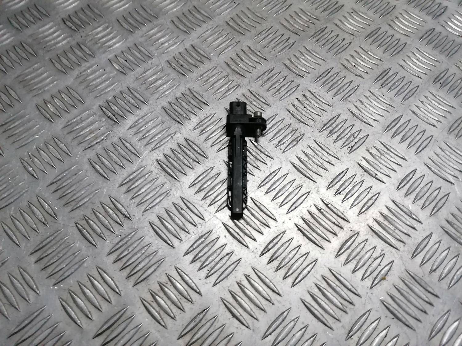 Kloķvārpstas devējs priekš BMW 318D E91 2008 TOURING 1 Kloķvārpstas devējs priekš BMW 318D E91 2008 TOURING