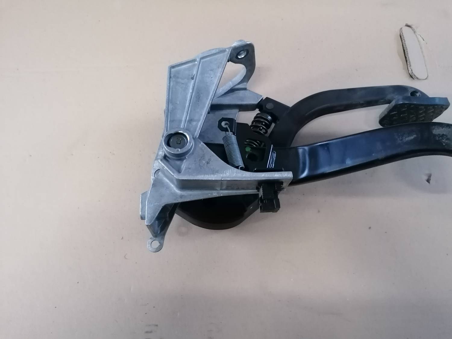 Pedāļu bloks priekš BMW 318D E91 2008 TOURING 2 Pedāļu bloks priekš BMW 318D E91 2008 TOURING