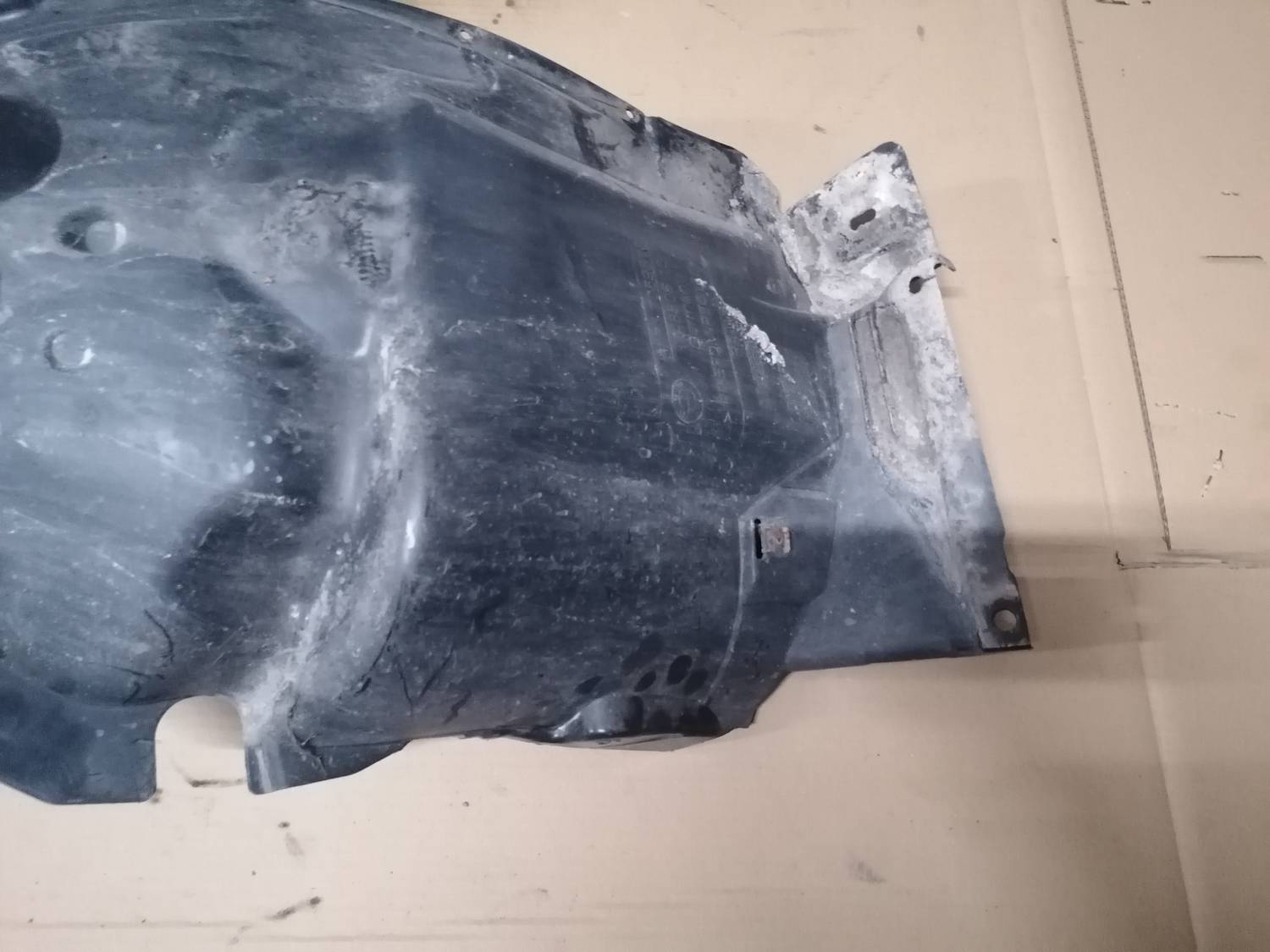 Priekšējais labais paspārns priekš BMW 318D E91 2008 TOURING 3 Priekšējais labais paspārns priekš BMW 318D E91 2008 TOURING