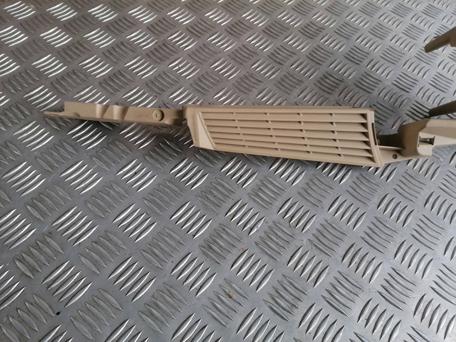 Bagāžnieka nodalījuma ventilācijas režģis priekš BMW 318D E91 2008 TOURING