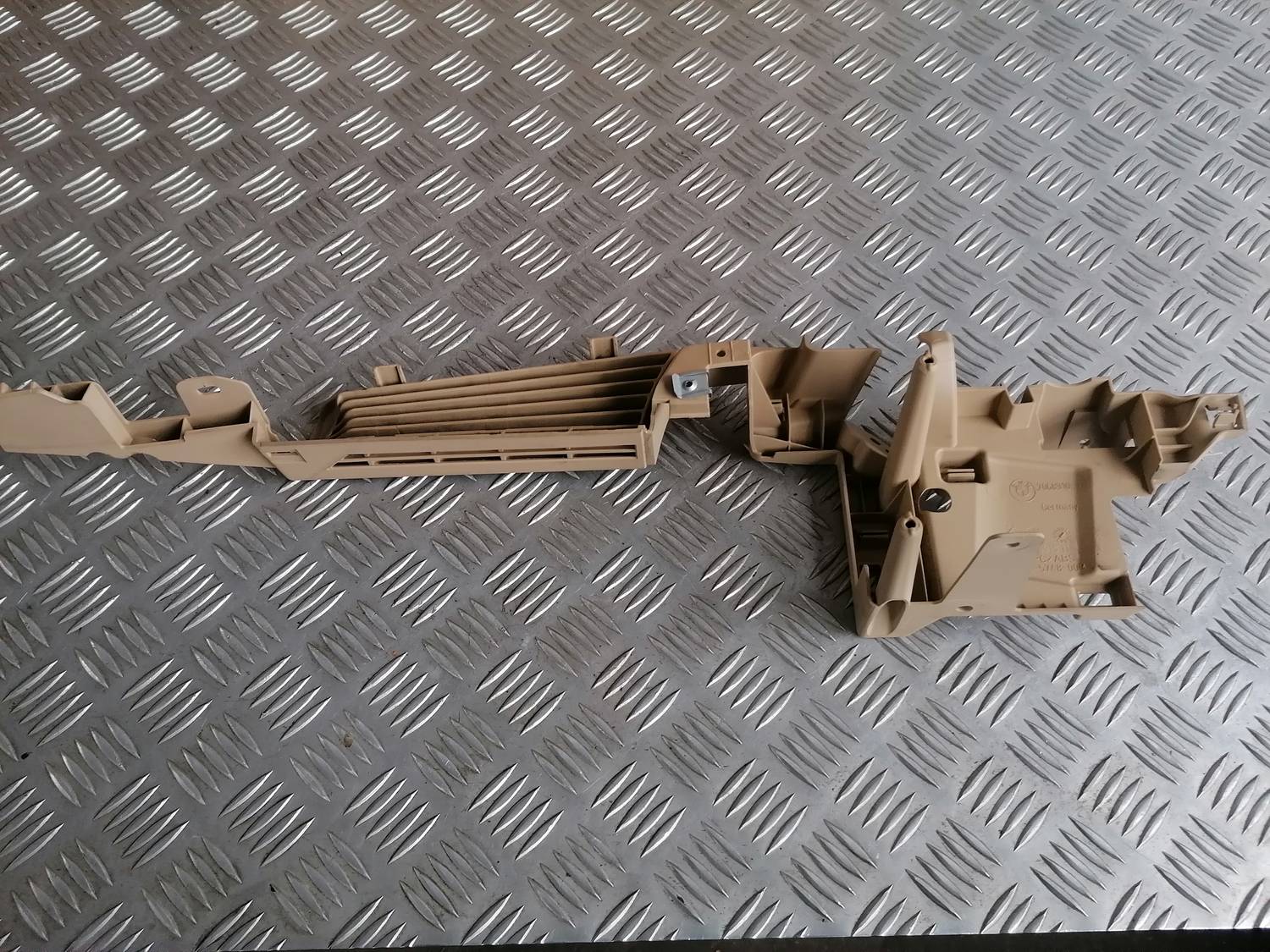 Bagāžnieka nodalījuma ventilācijas režģis priekš BMW 318D E91 2008 TOURING