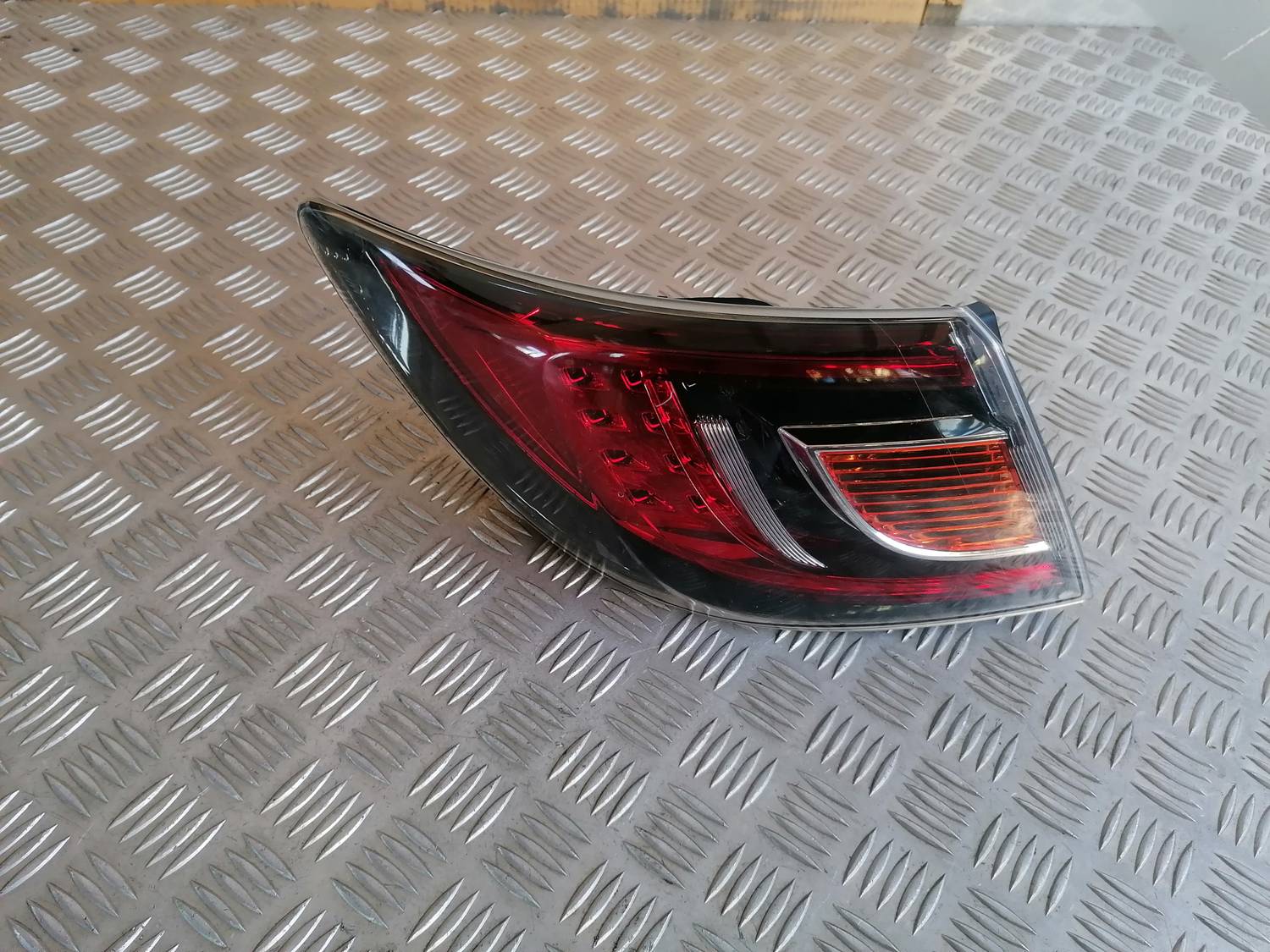 Aizmugurējais kreisais lukturis priekš MAZDA 6 2007