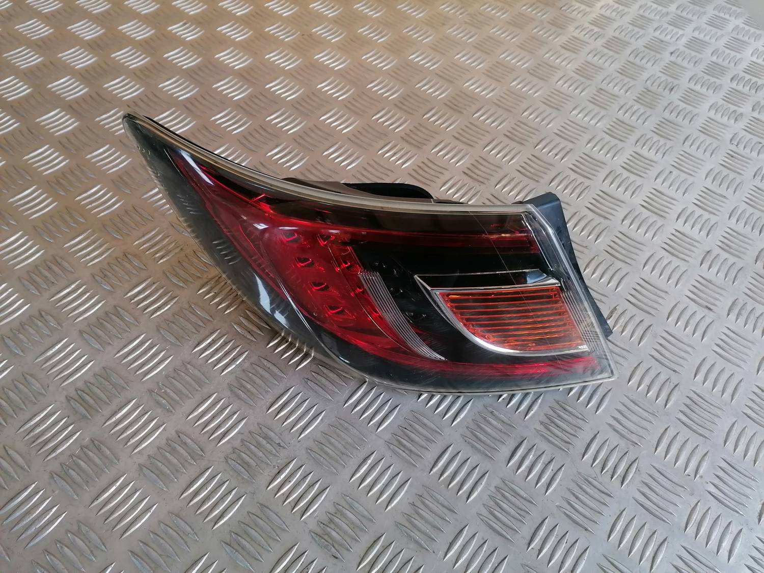 Aizmugurējais kreisais lukturis priekš MAZDA 6 2007