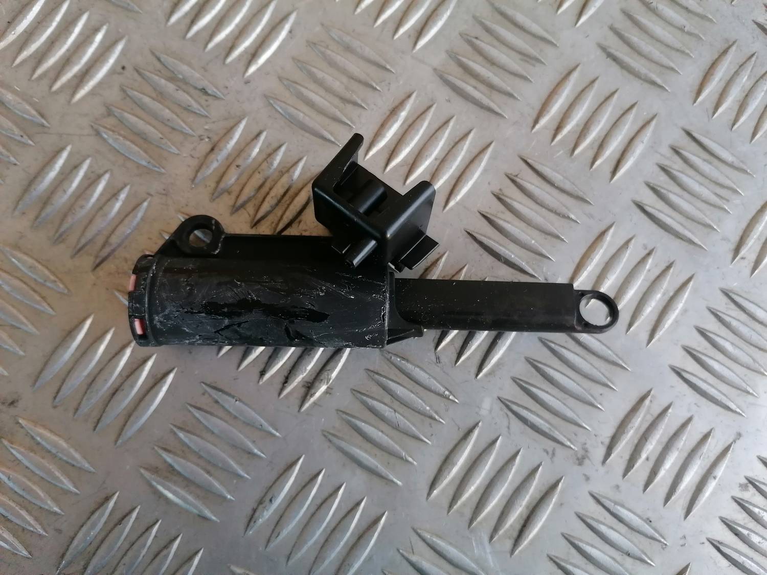 Mantu glabāšanas nodalījuma amortizators priekš MAZDA 6 2007