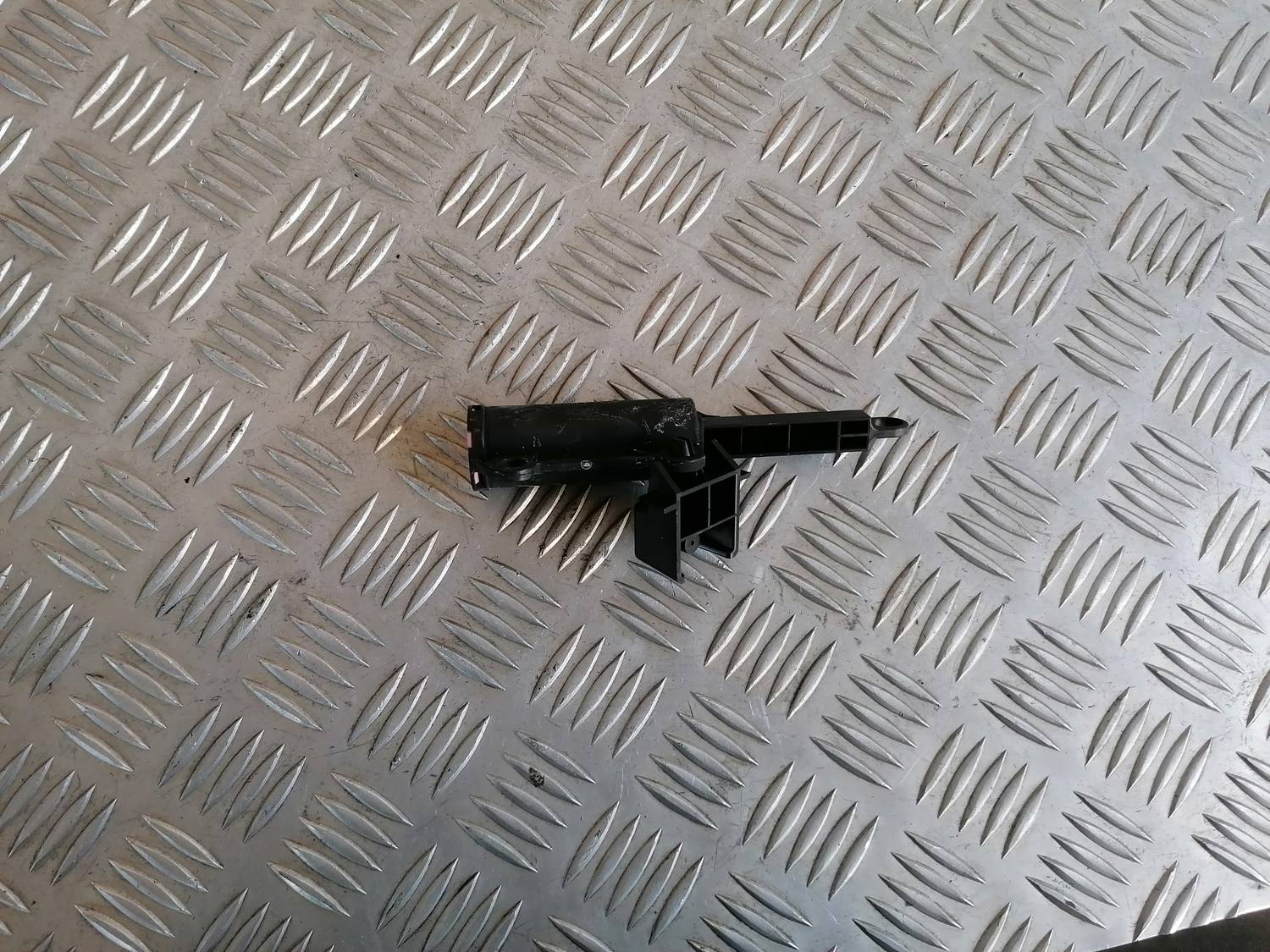 Mantu glabāšanas nodalījuma amortizators priekš MAZDA 6 2007