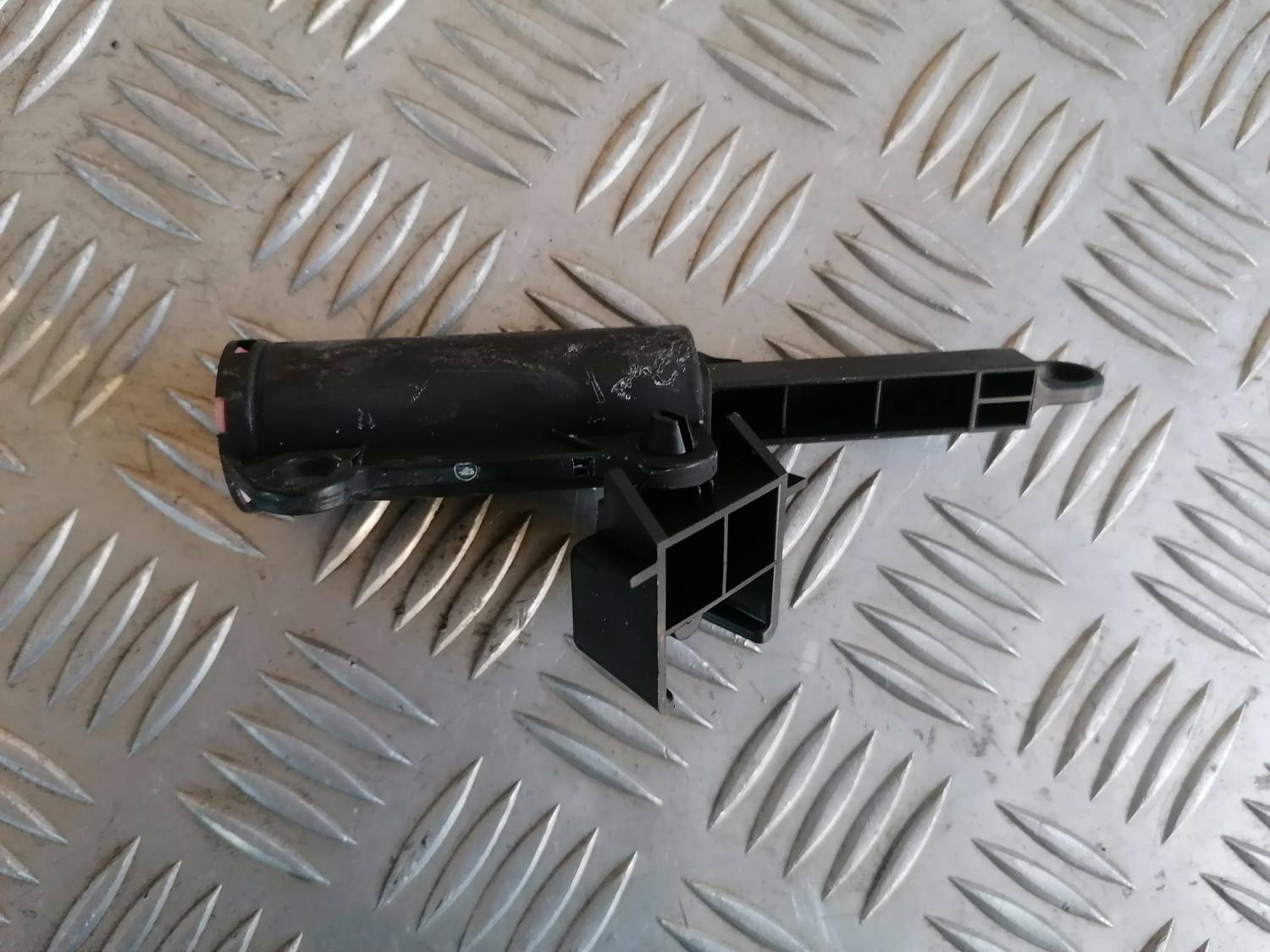 Mantu glabāšanas nodalījuma amortizators priekš MAZDA 6 2007