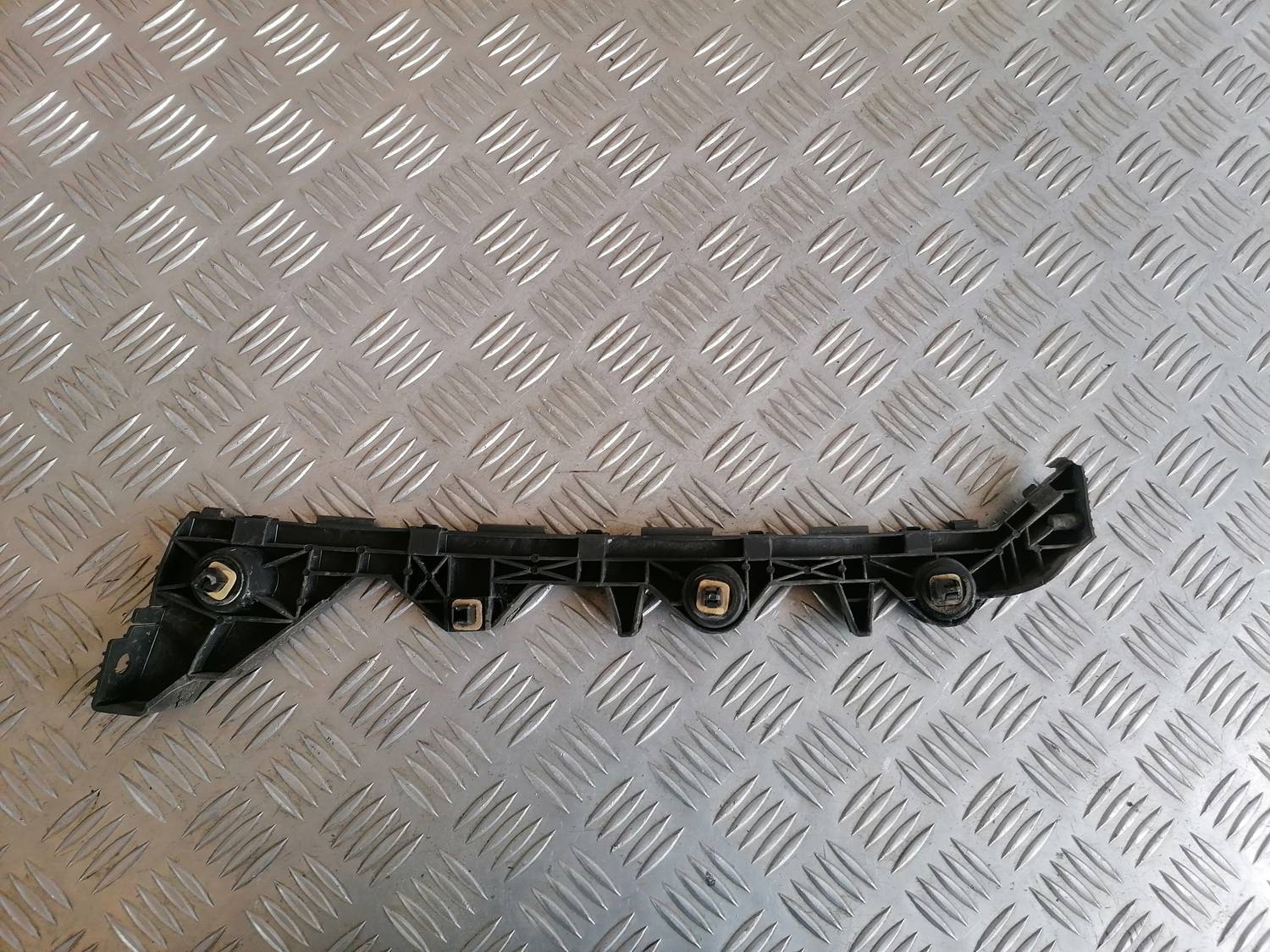 Aizmugurējā spārna un bufera stiprinājums priekš MAZDA 6 2007