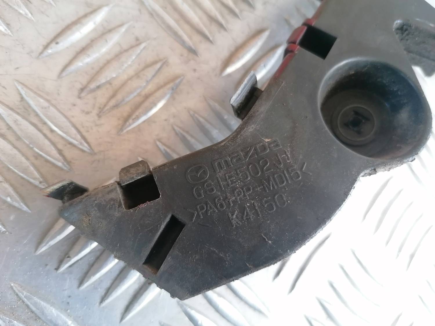 Aizmugurējā spārna un bufera stiprinājums priekš MAZDA 6 2007