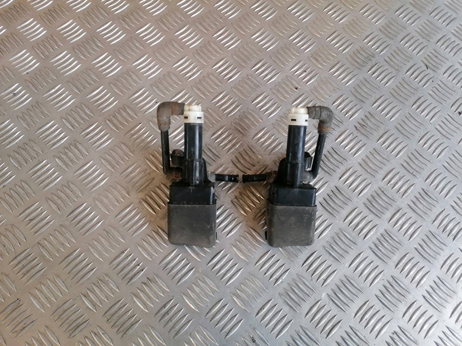 Lukturu mazgātāja sprausla priekš MAZDA 6 2007 3 Lukturu mazgātāja sprausla priekš MAZDA 6 2007