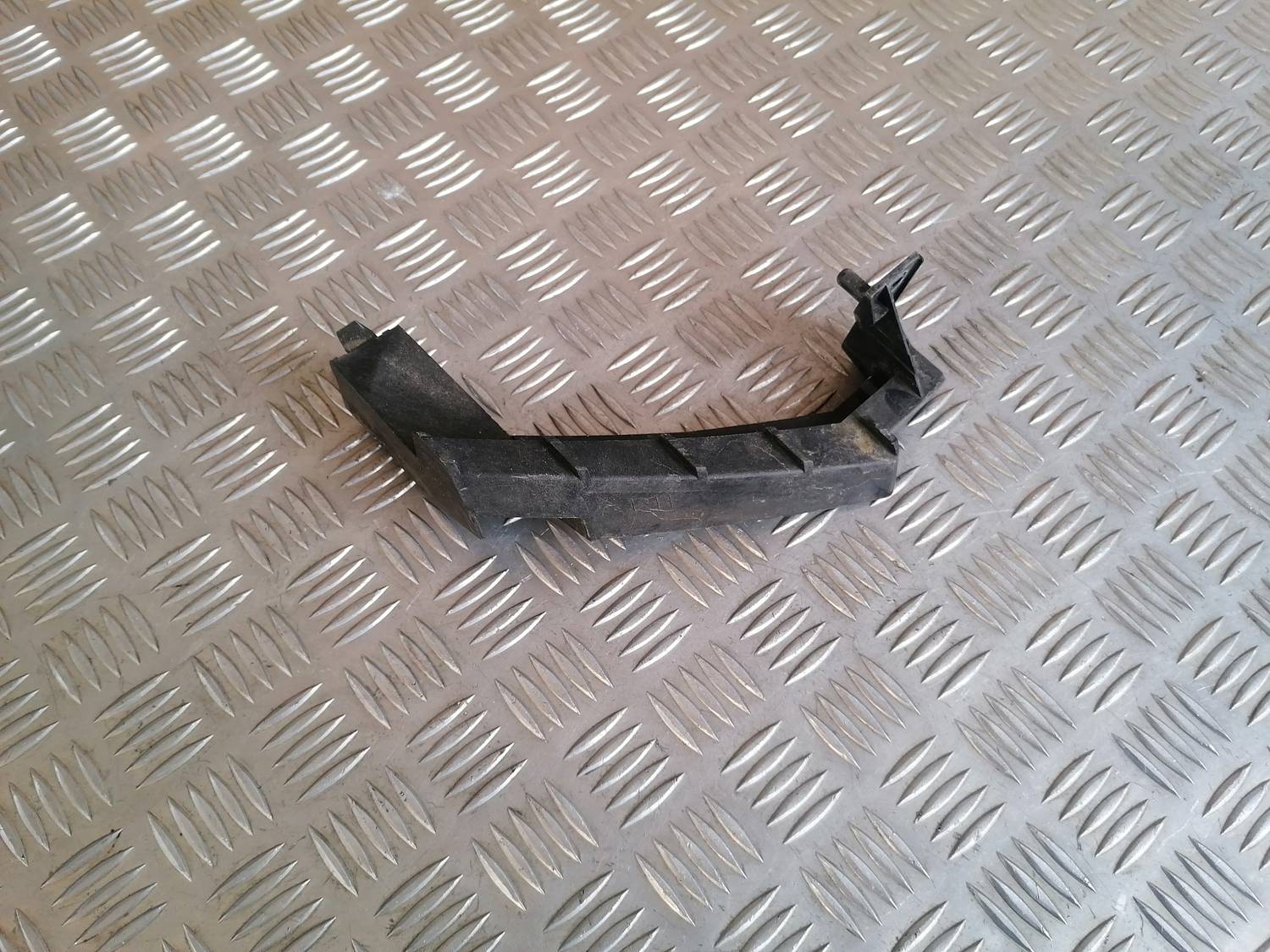 Priekšēja luktura kronšteins priekš MAZDA 6 2007 1 Priekšēja luktura kronšteins priekš MAZDA 6 2007