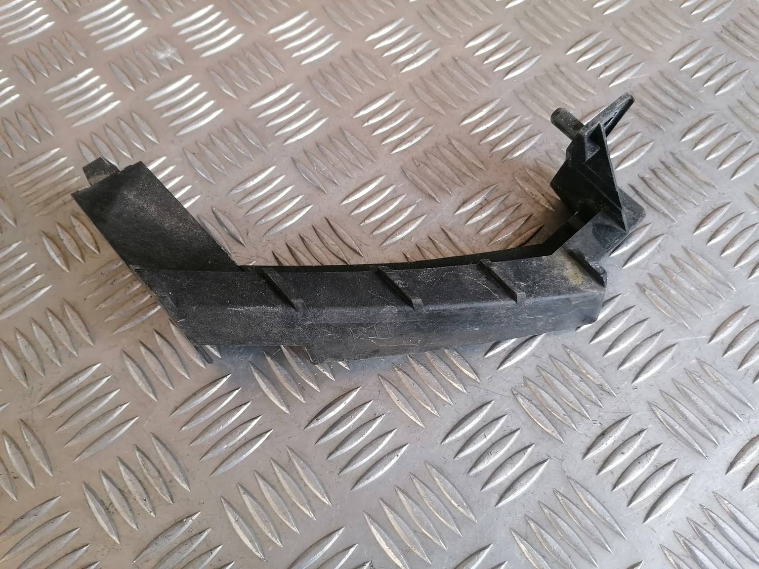 Priekšēja luktura kronšteins priekš MAZDA 6 2007 2 Priekšēja luktura kronšteins priekš MAZDA 6 2007