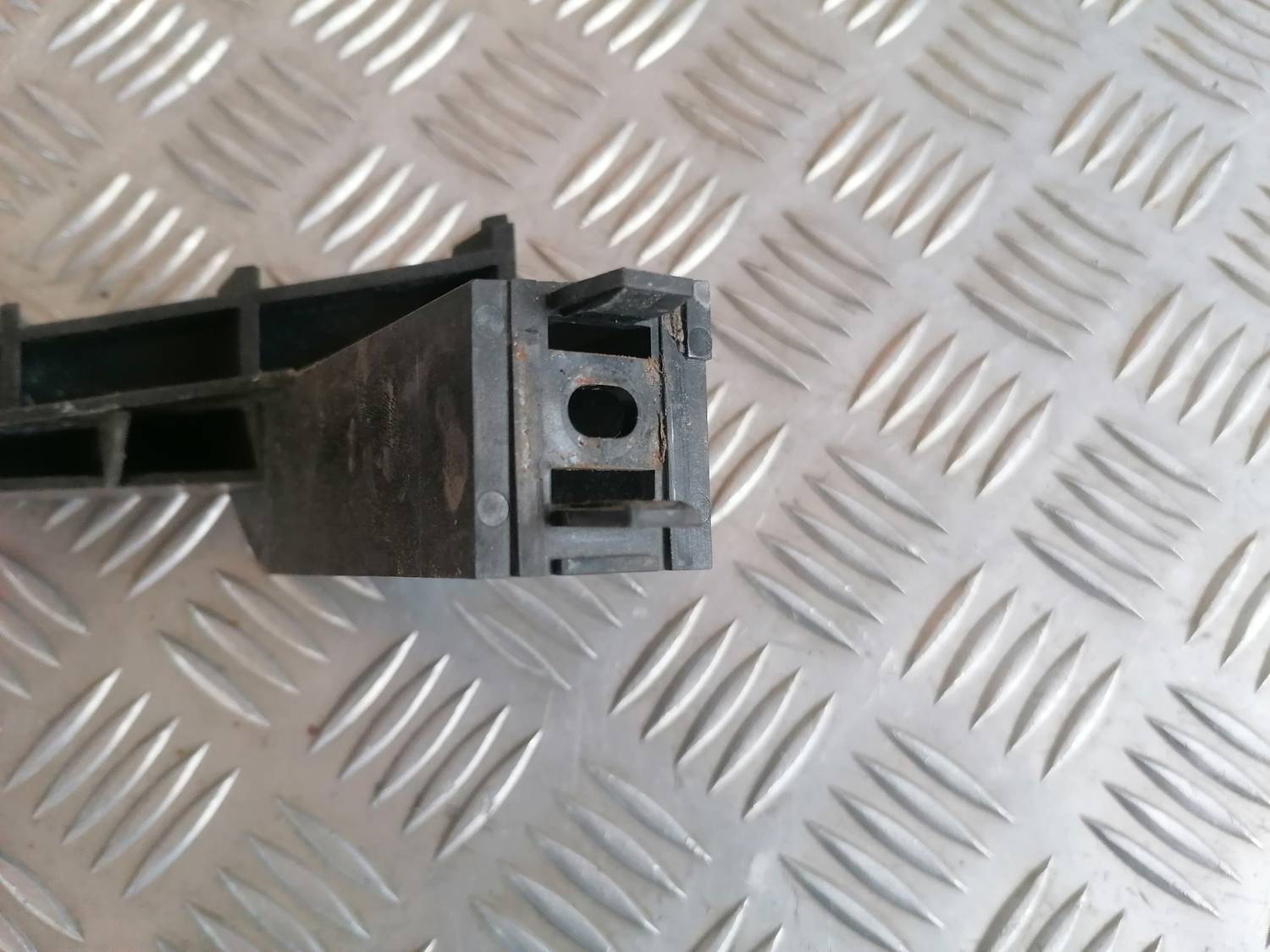 Priekšēja luktura kronšteins priekš MAZDA 6 2007 5 Priekšēja luktura kronšteins priekš MAZDA 6 2007