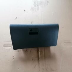 Mantu glabāšanas nodalījums pasažiera pusē priekš MAZDA 6 2007