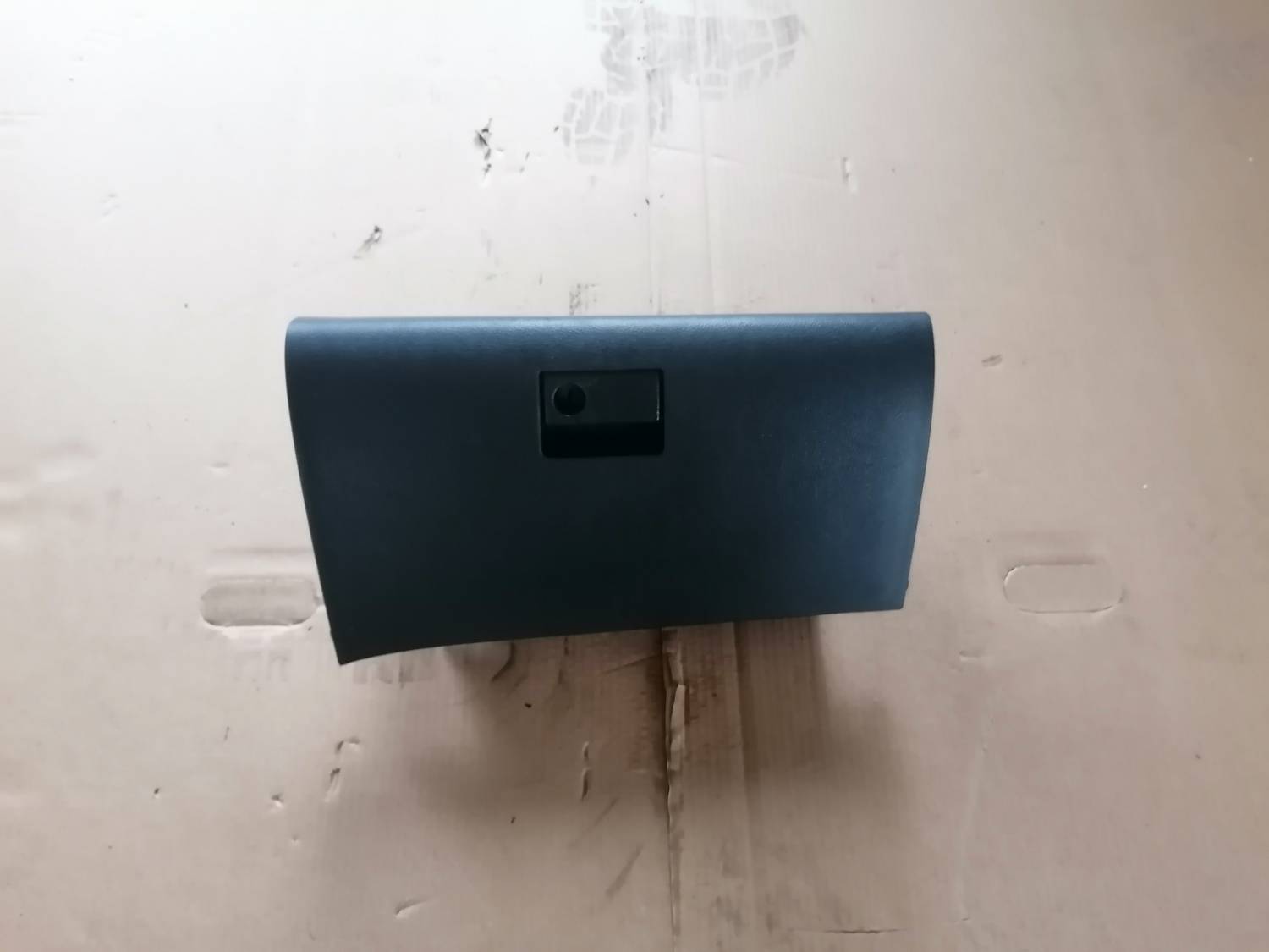 Mantu glabāšanas nodalījums pasažiera pusē priekš MAZDA 6 2007 1 Mantu glabāšanas nodalījums pasažiera pusē priekš MAZDA 6 2007