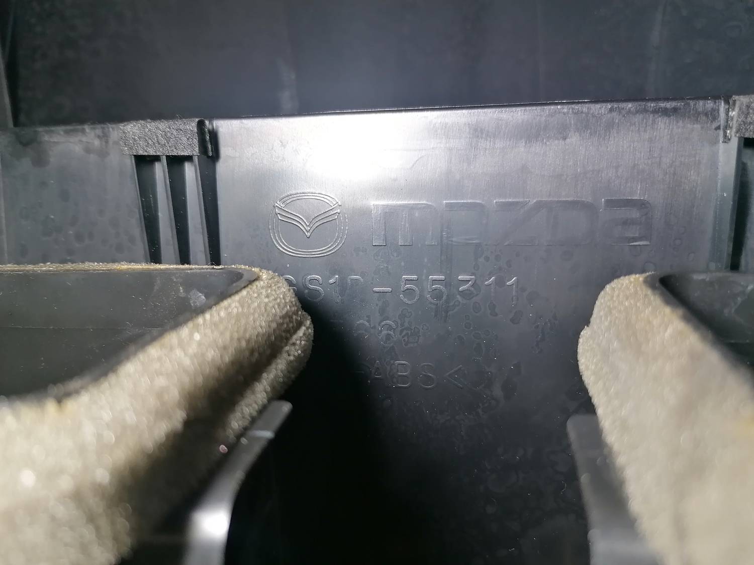 Mērinstrumentu paneļa gaisa vads, centrā priekš MAZDA 6 2007