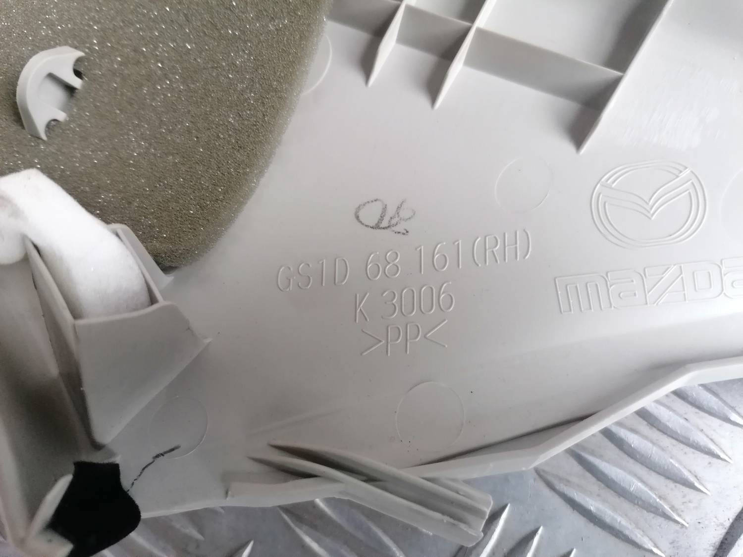 Priekšējas salona statnes apdare priekš MAZDA 6 2007 4 Priekšējas salona statnes apdare priekš MAZDA 6 2007