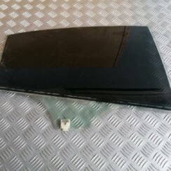 Aizmugurējo labo durvju stikls priekš MAZDA 6 2007