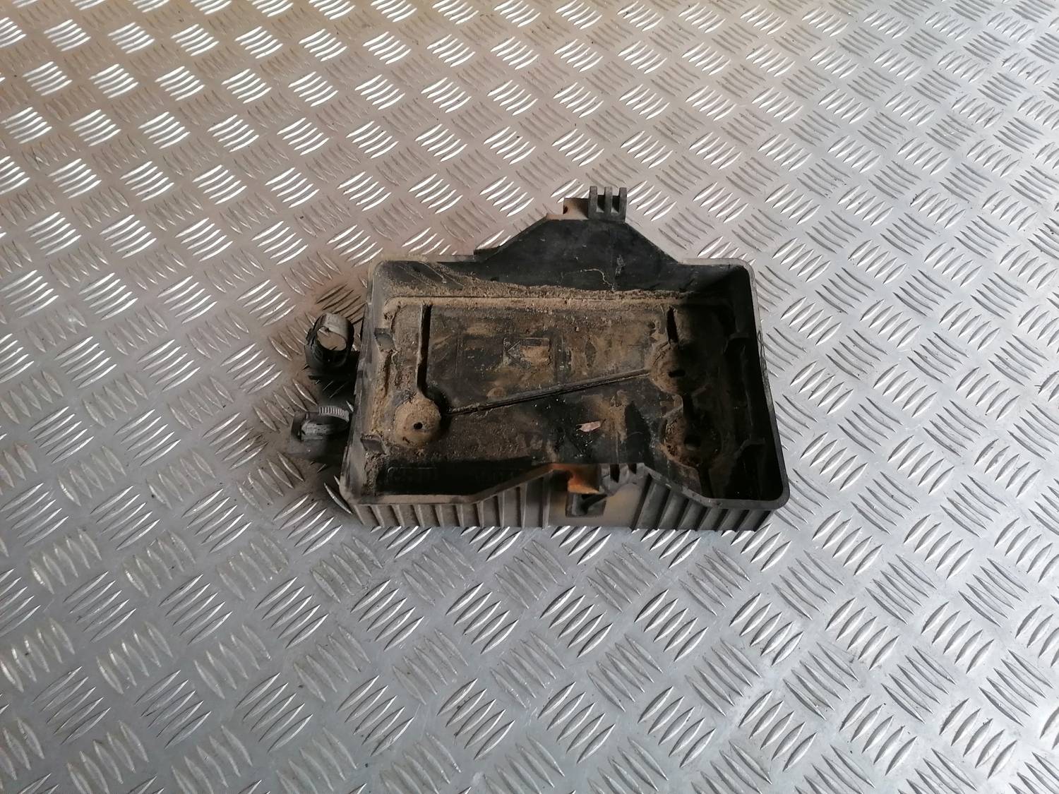 Akumulatora pamatnes kronšteins priekš MAZDA 6 2007