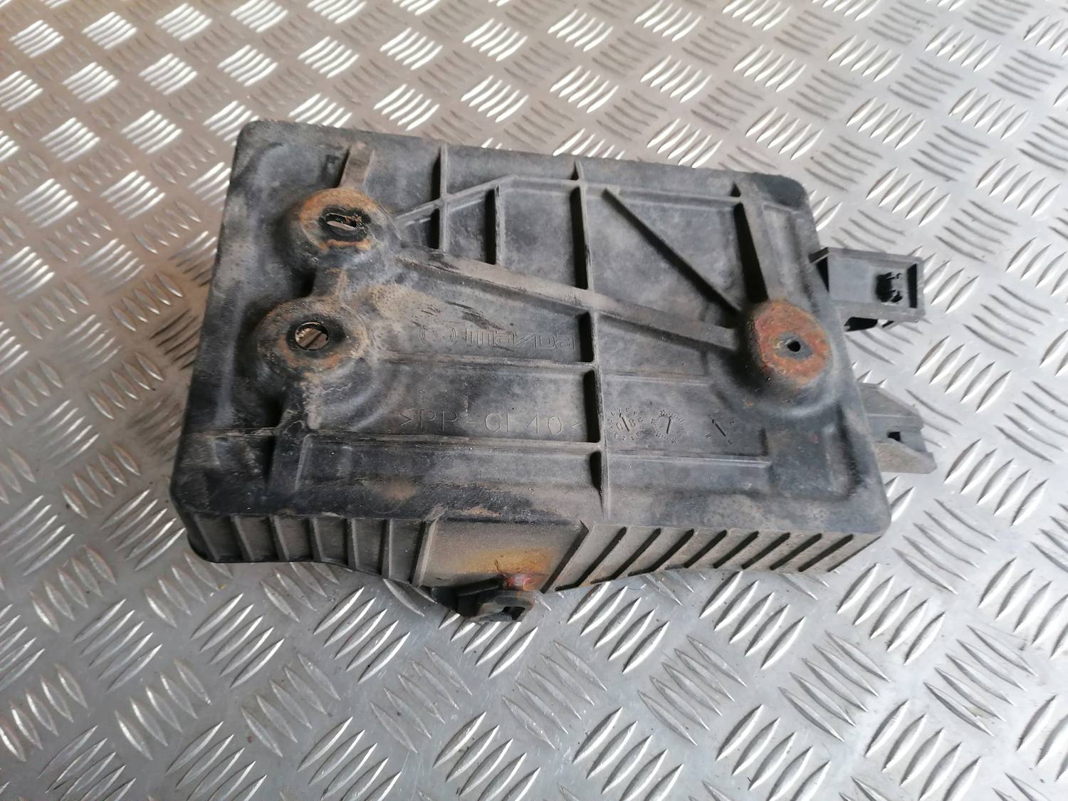 Akumulatora pamatnes kronšteins priekš MAZDA 6 2007