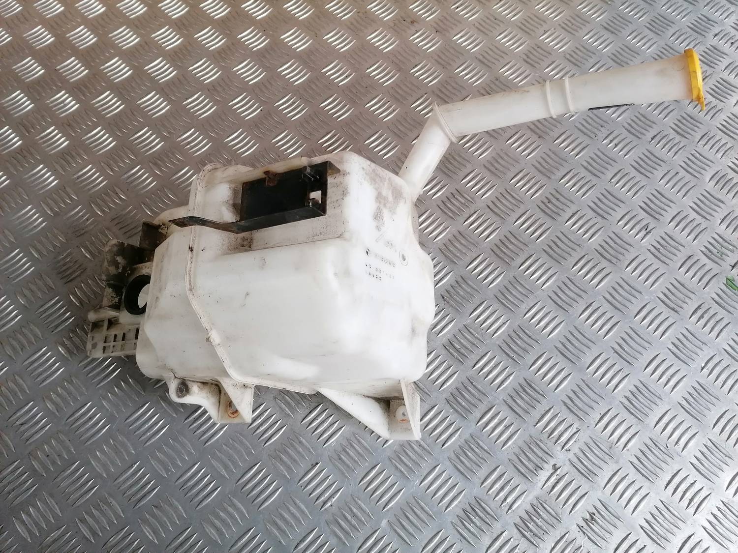 Mazgātāja šķidruma tvertne priekš MAZDA 6 2007