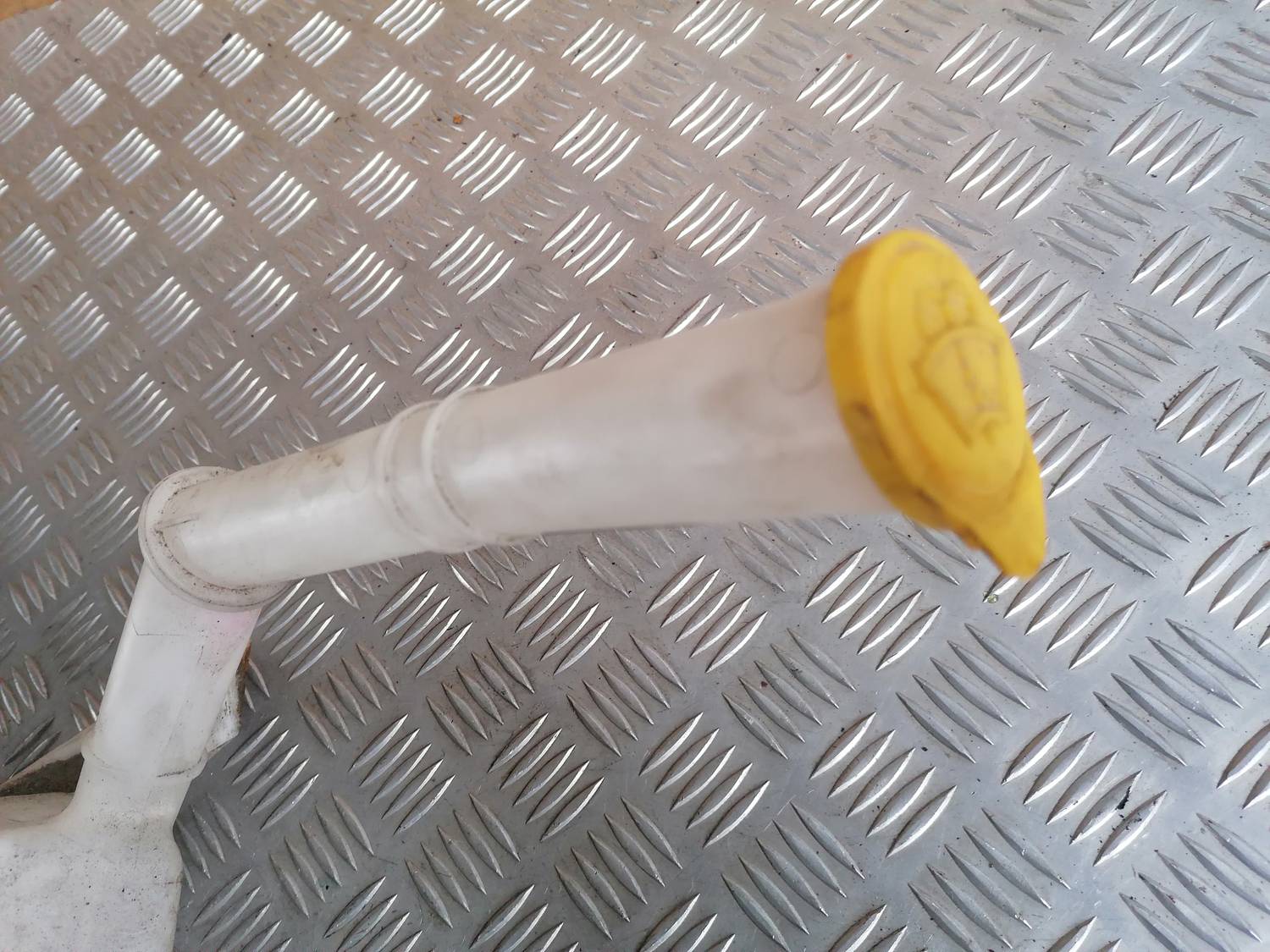 Mazgātāja šķidruma tvertne priekš MAZDA 6 2007