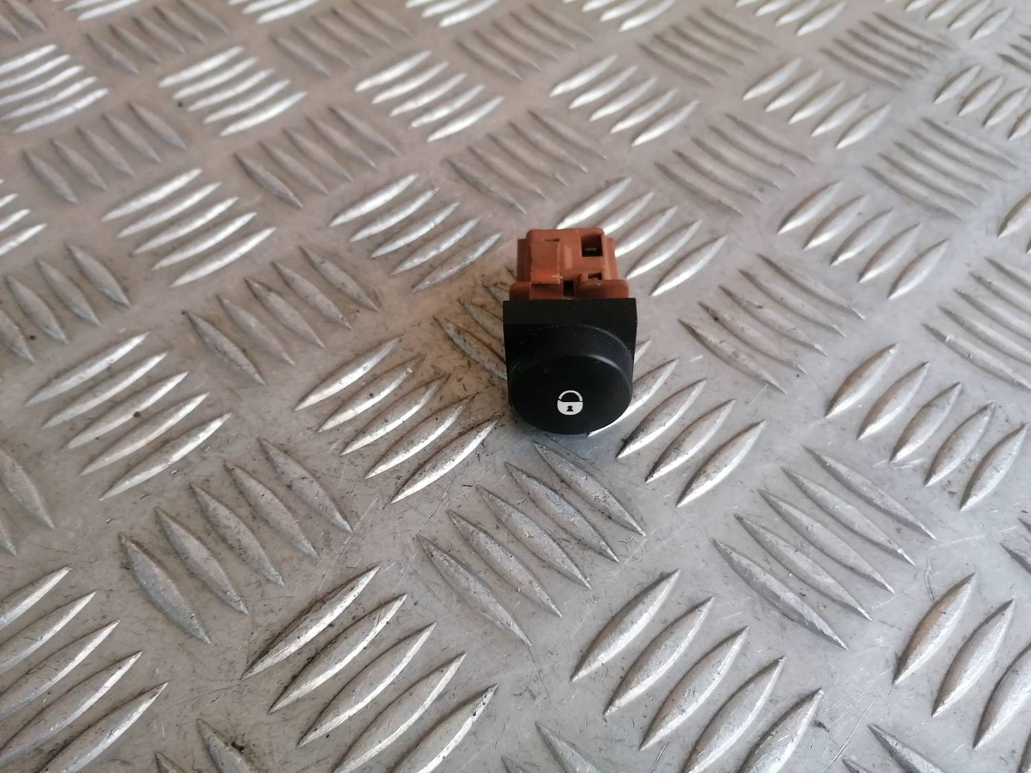 Atvēršanas/aizvēršanas poga priekš XSARA PICASSO 2003 2 Atvēršanas/aizvēršanas poga priekš XSARA PICASSO 2003