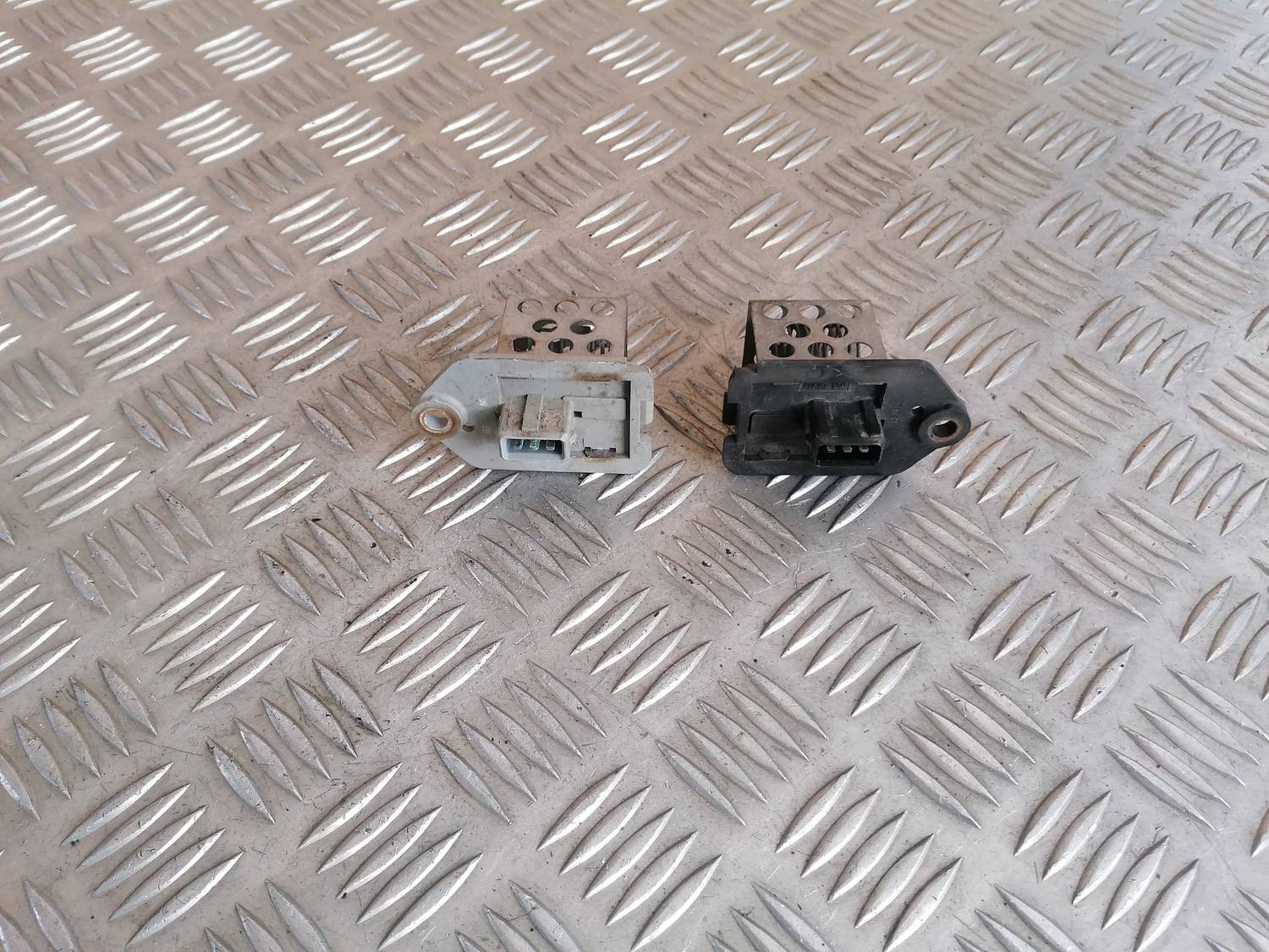 Salona ventilatora rezistors priekš XSARA PICASSO 2003