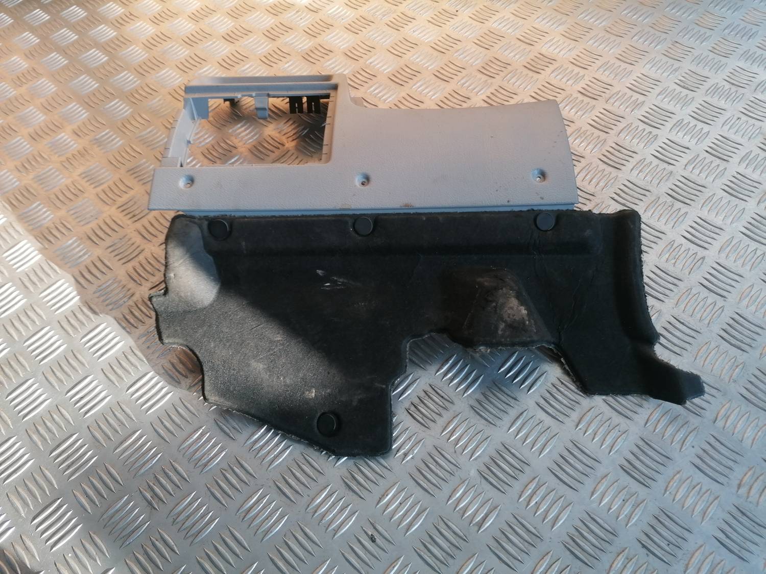 Mērinstrumentu paneļa apdare (zem stūres) priekš XSARA PICASSO 2003