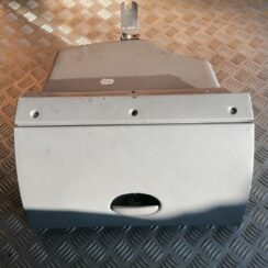 Mantu glabāšanas nodalījums pasažiera pusē priekš XSARA PICASSO 2003