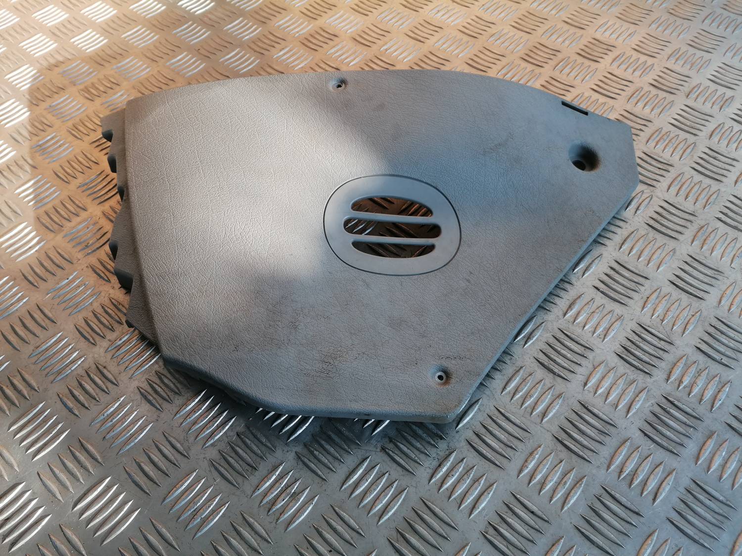 Centrālās konsoles (apdares) sānu panelis priekš XSARA PICASSO 2003