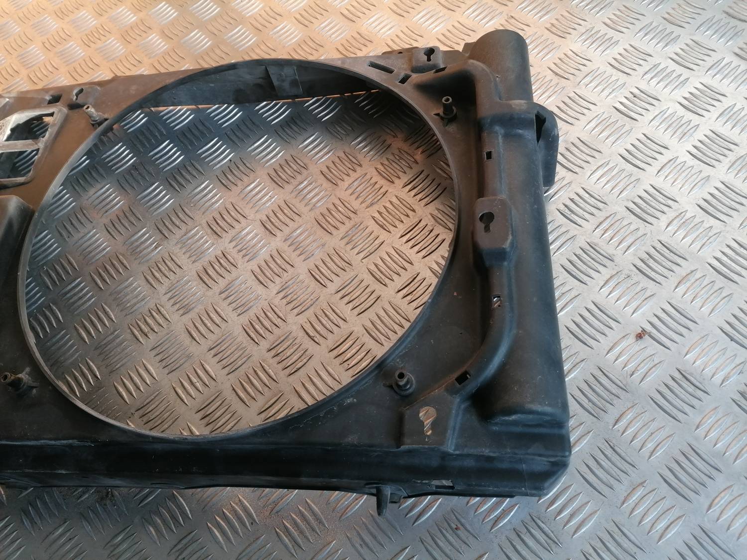 Dzesēšanas radiatora ventilatora korpuss priekš XSARA PICASSO 2003 3 Dzesēšanas radiatora ventilatora korpuss priekš XSARA PICASSO 2003