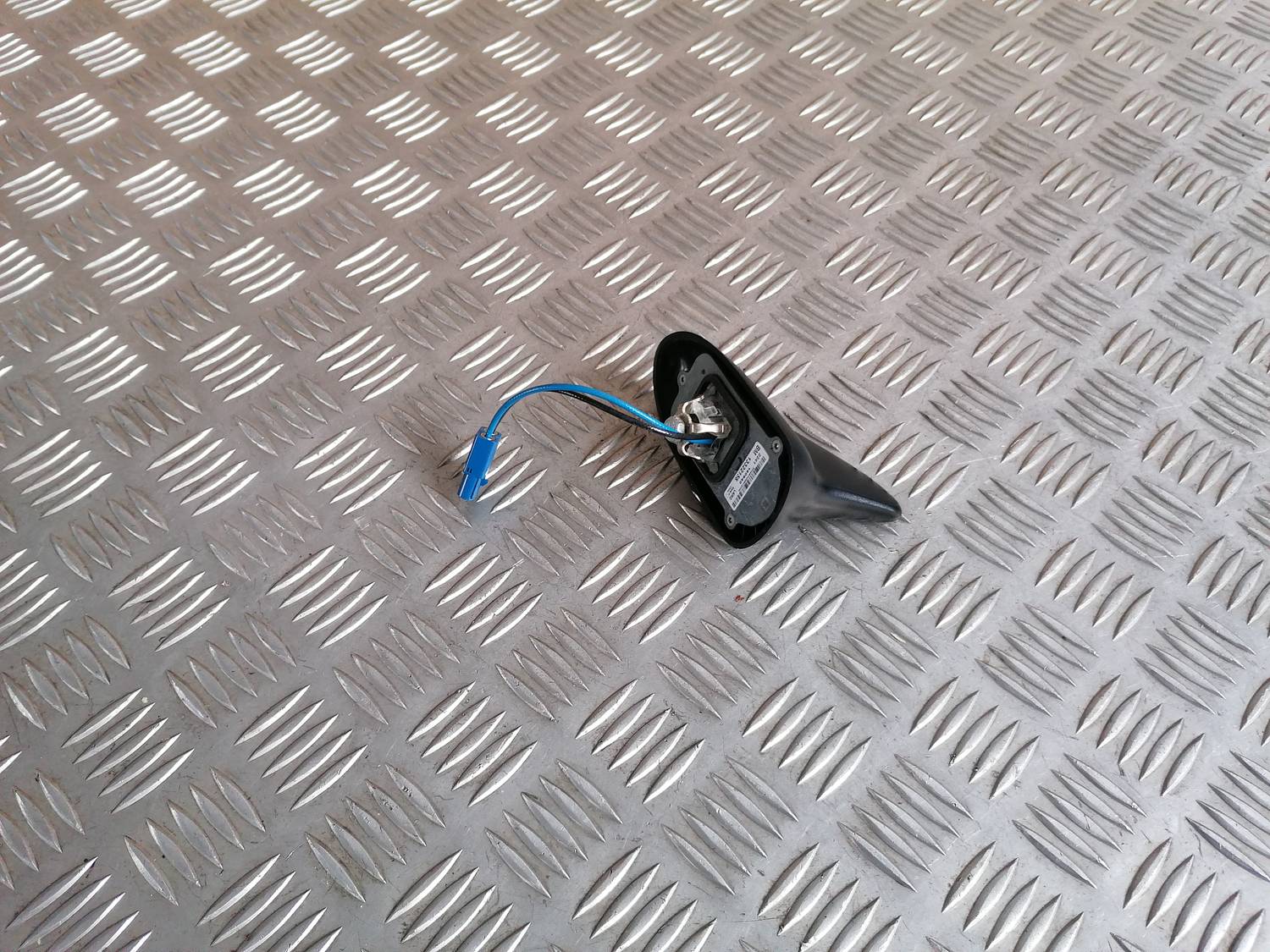 Jumta antena priekš OPEL ASTRA J 2012 2 Jumta antena priekš OPEL ASTRA J 2012