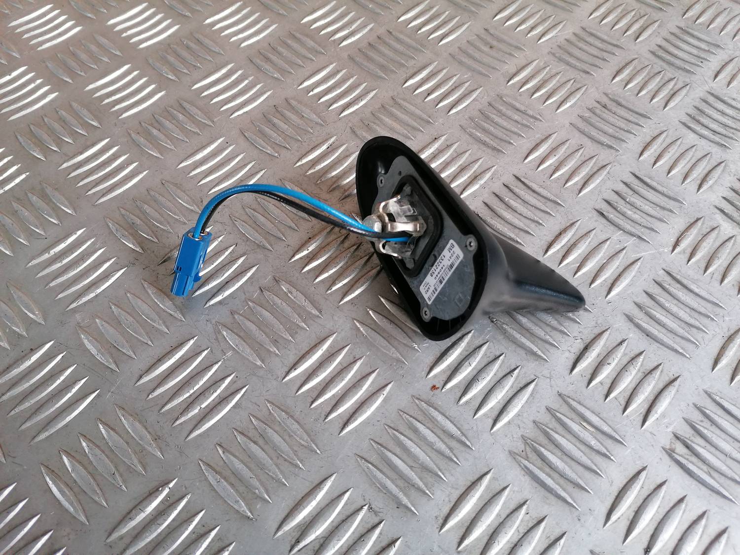 Jumta antena priekš OPEL ASTRA J 2012 3 Jumta antena priekš OPEL ASTRA J 2012