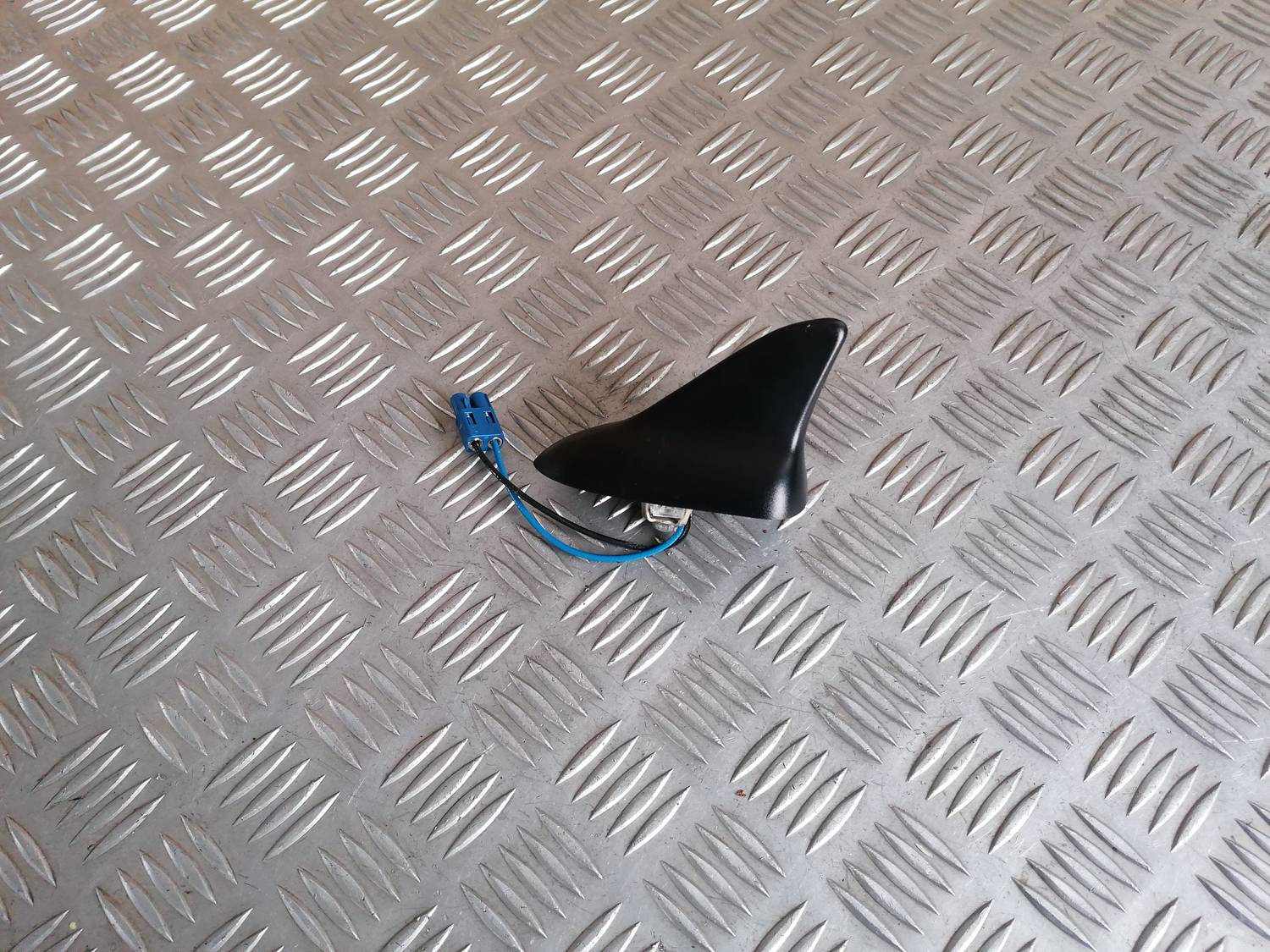 Jumta antena priekš OPEL ASTRA J 2012 1 Jumta antena priekš OPEL ASTRA J 2012