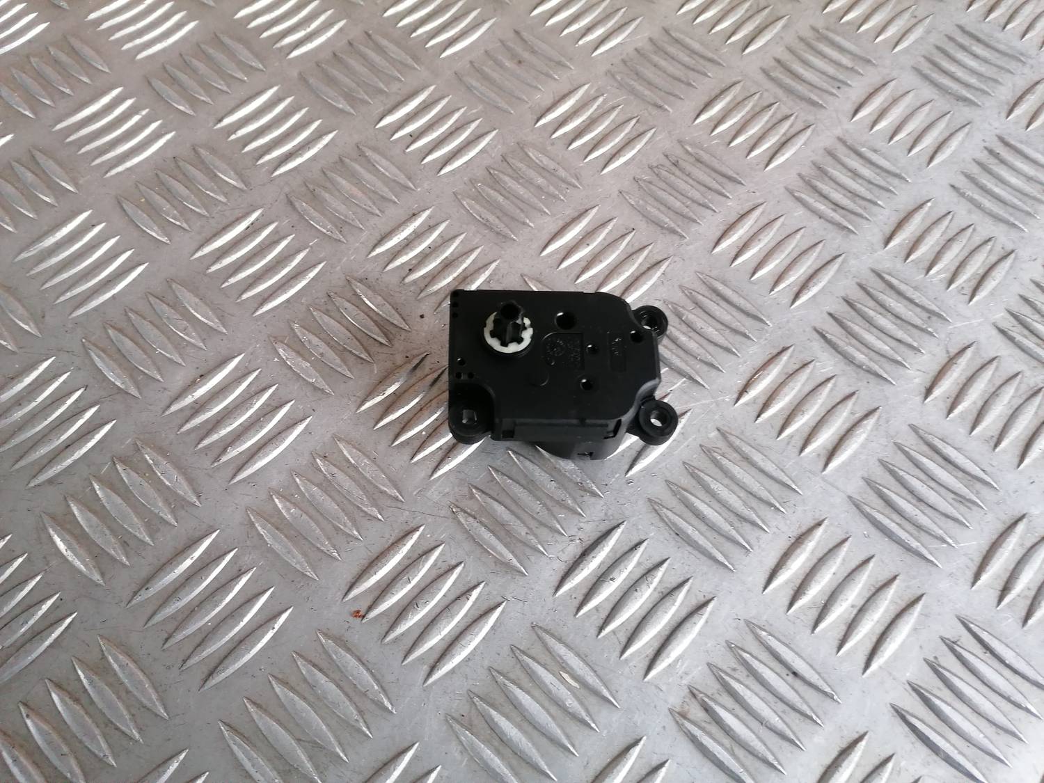 Apsildes sistēmas aktuators priekš OPEL ASTRA J 2012